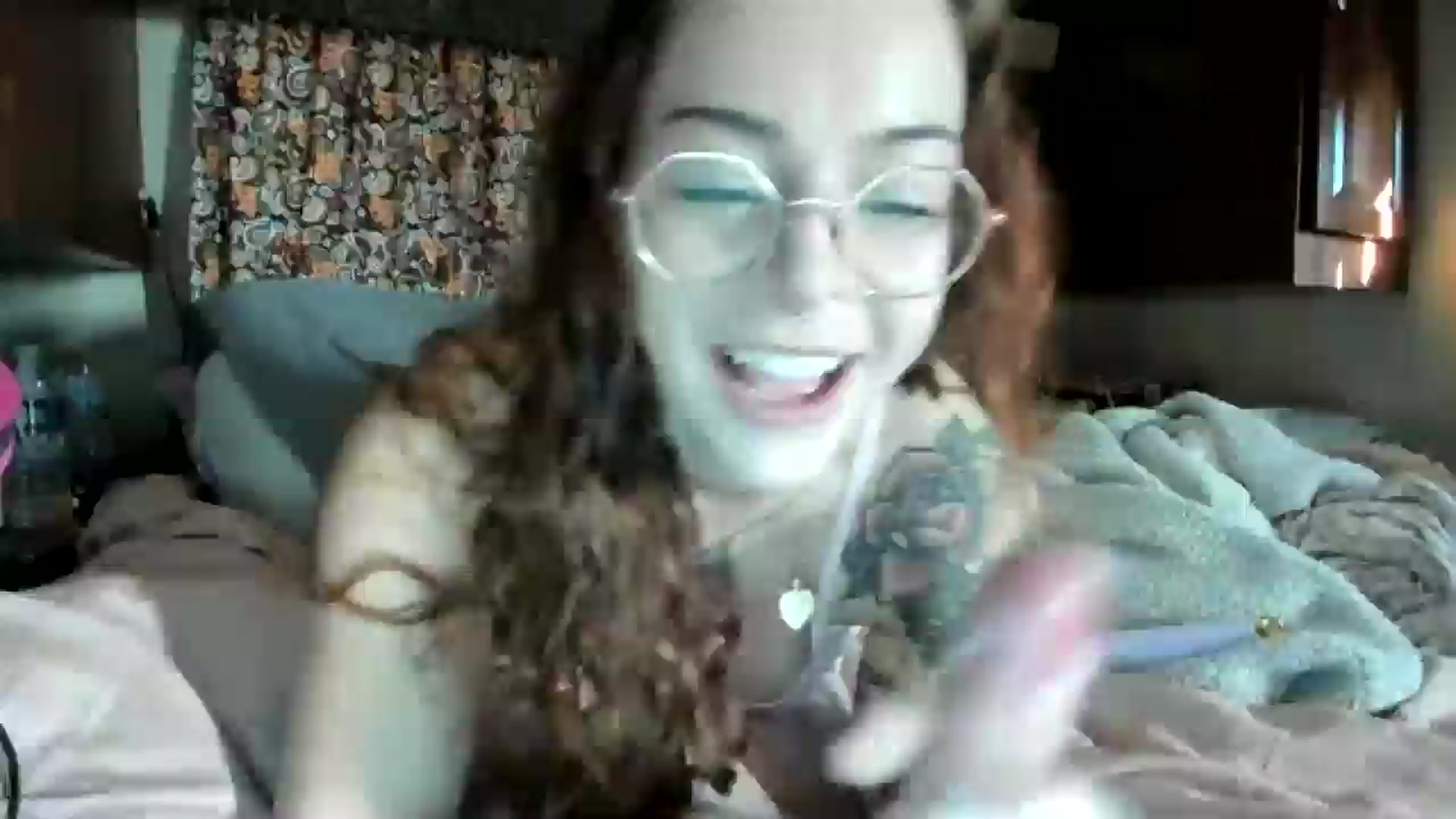 Gallery image thumbnail from Vixeyyy's myfreecams stream on, 12/19/2025, 19:15 image 1 of 20