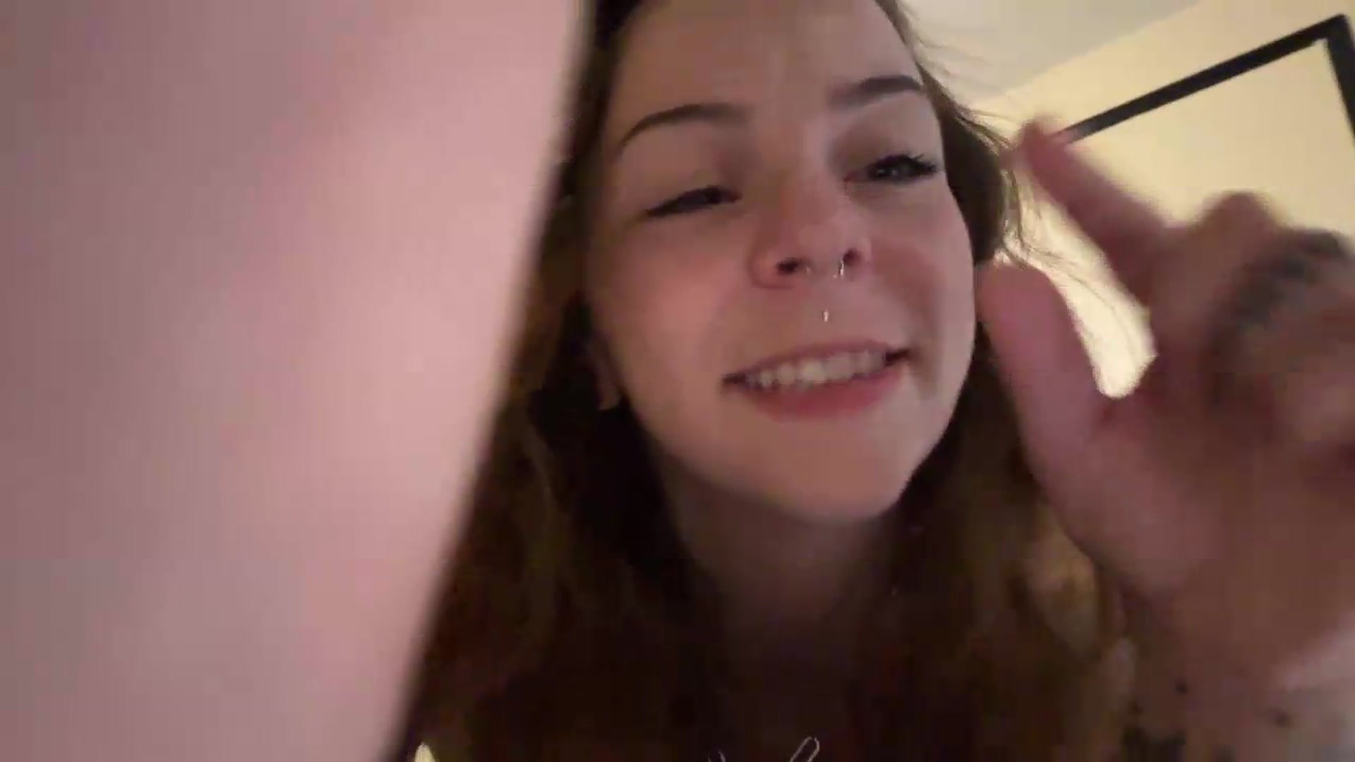 Gallery image thumbnail from Vixeyyy's myfreecams stream on, 07/05/2026, 17:16 image 2 of 20
