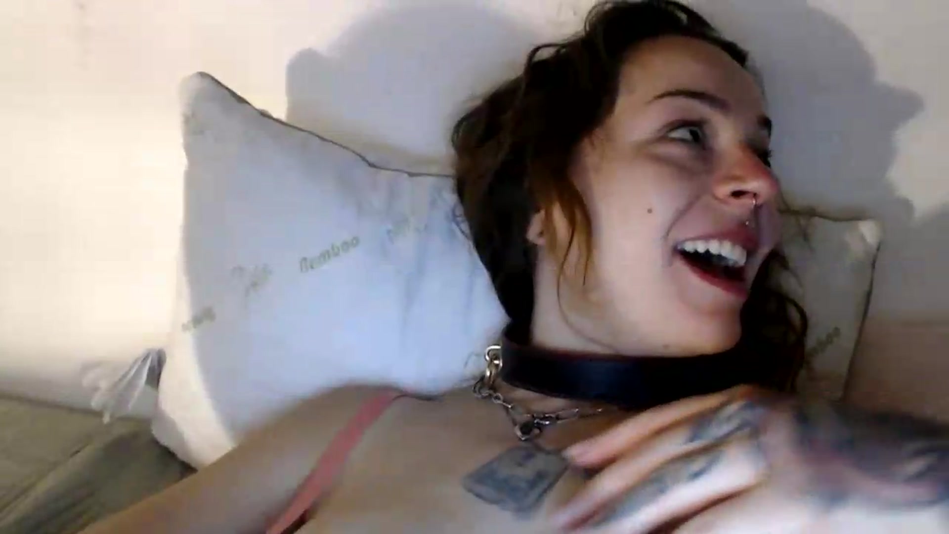 Gallery image thumbnail from Vixeyyy's myfreecams stream on, 08/04/2026, 23:20 image 17 of 20