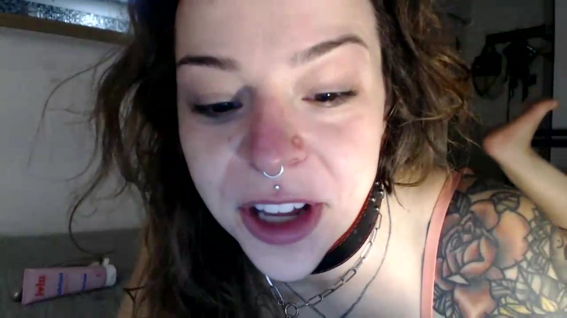 Gallery image thumbnail from Vixeyyy's myfreecams stream on, 08/04/2026, 23:20 image 8 of 20