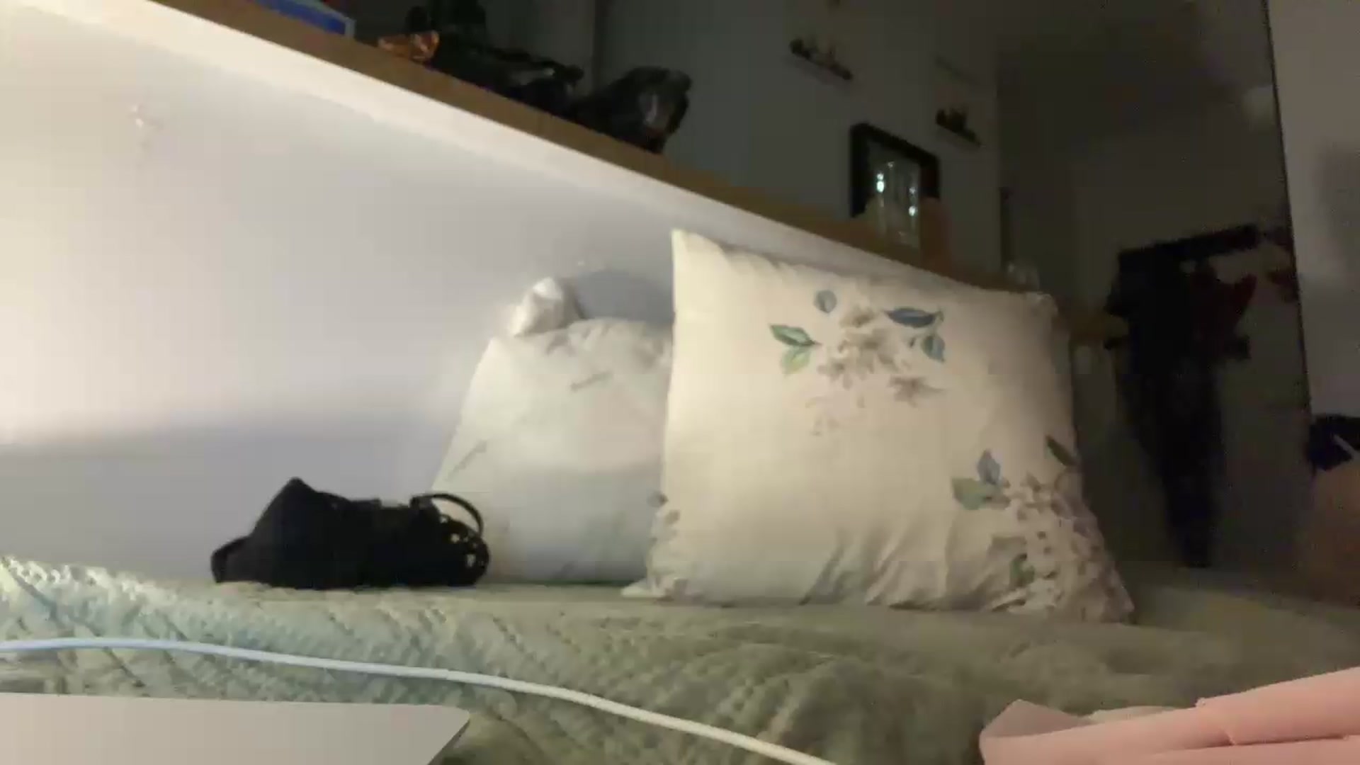 Gallery image thumbnail from Vixeyyy's myfreecams stream on, 08/24/2026, 21:42 image 14 of 20