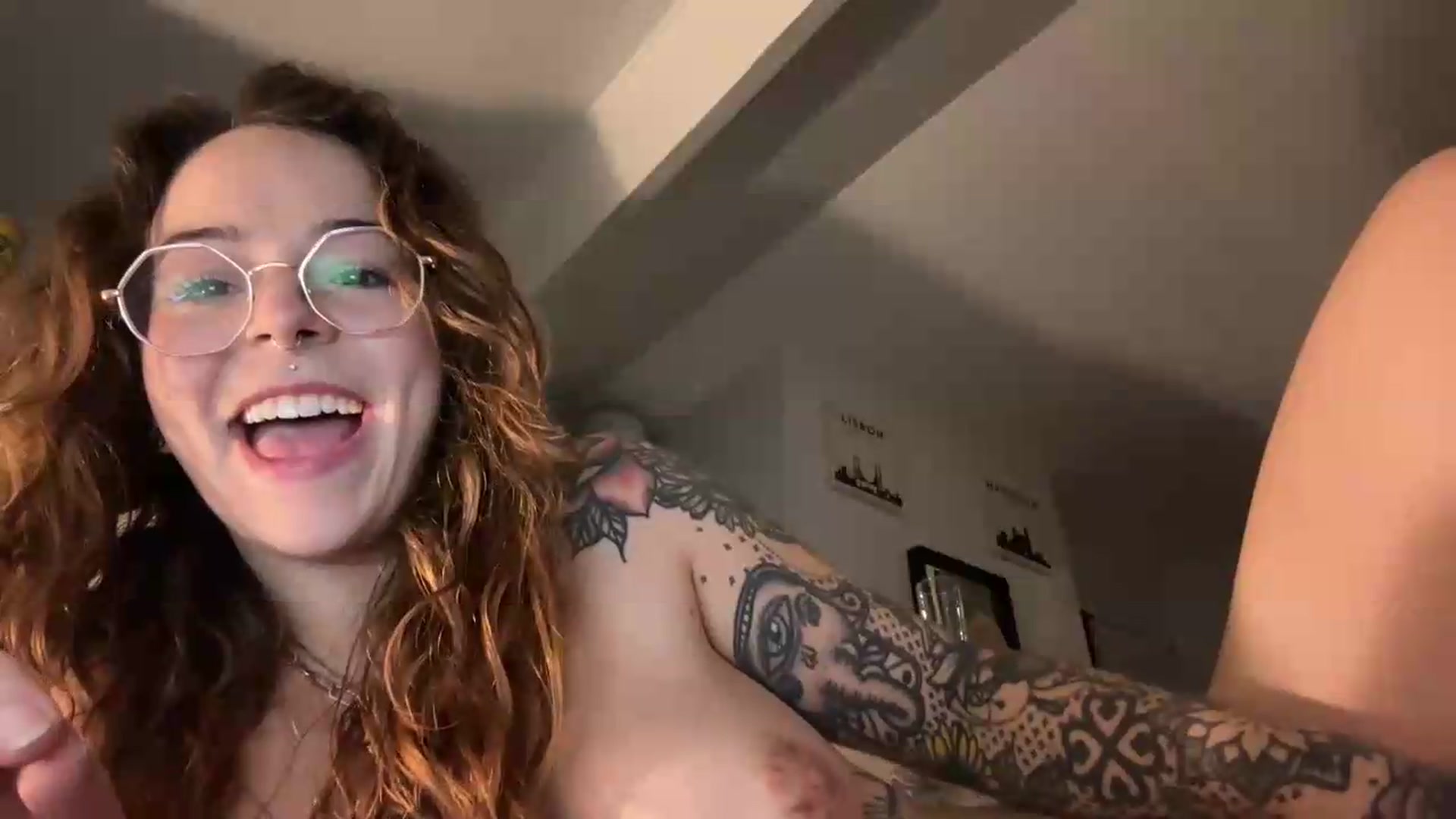 Gallery image thumbnail from Vixeyyy's myfreecams stream on, 08/24/2026, 22:32 image 3 of 20