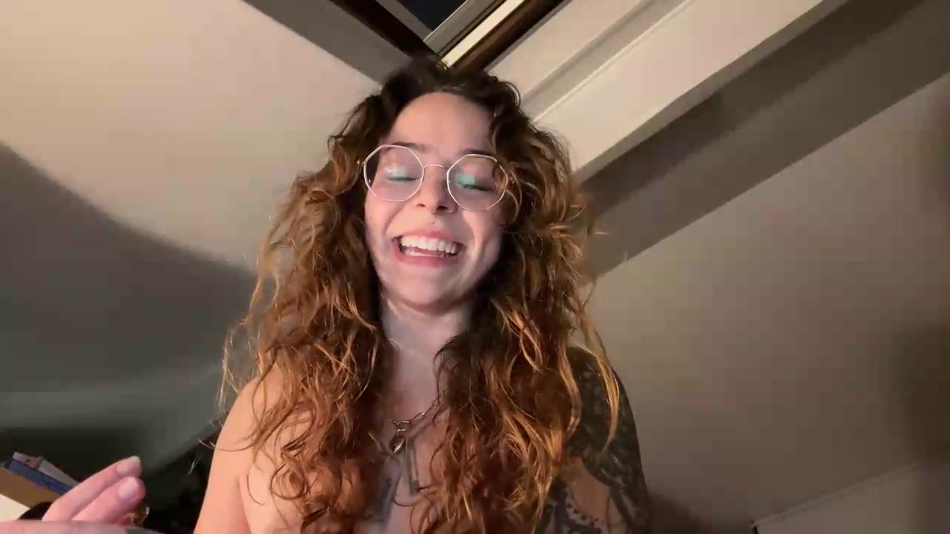 Gallery image thumbnail from Vixeyyy's myfreecams stream on, 08/24/2026, 22:32 image 7 of 20