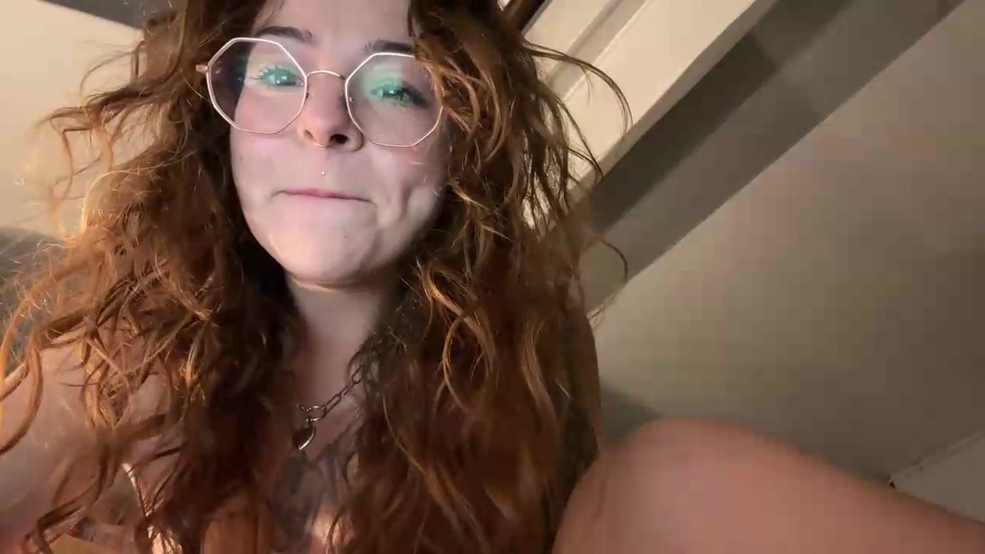 Gallery image thumbnail from Vixeyyy's myfreecams stream on, 08/24/2026, 22:32 image 12 of 20