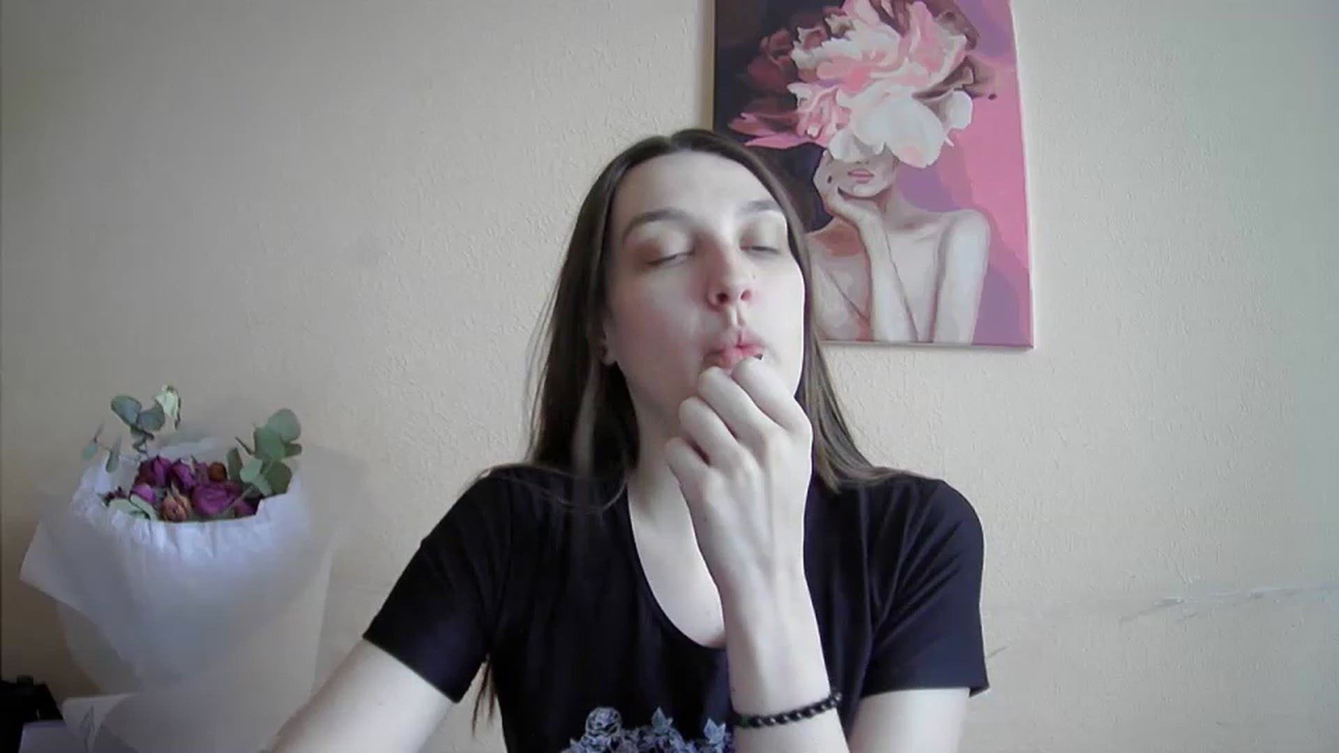 Gallery image thumbnail from Vl_Roze's myfreecams stream on, 05/07/2023, 10:21 image 19 of 20