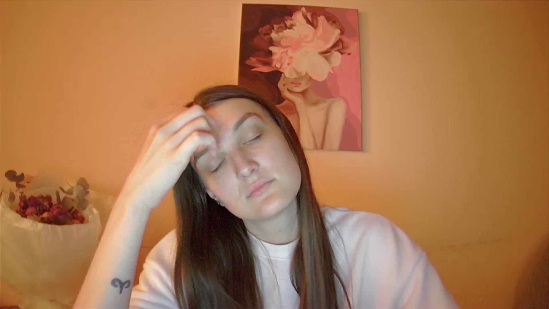 Gallery image thumbnail from Vl_Roze's myfreecams stream on, 07/23/2023, 19:15 image 19 of 20
