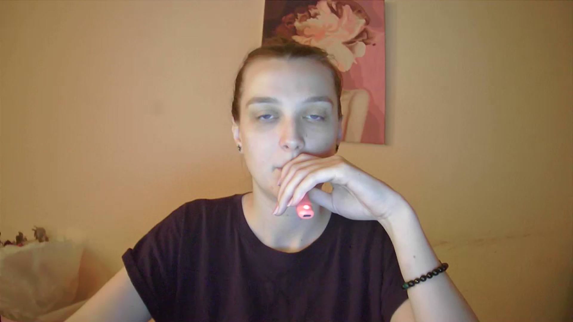 Gallery image thumbnail from Vl_Roze's myfreecams stream on, 09/19/2023, 17:45 image 7 of 20