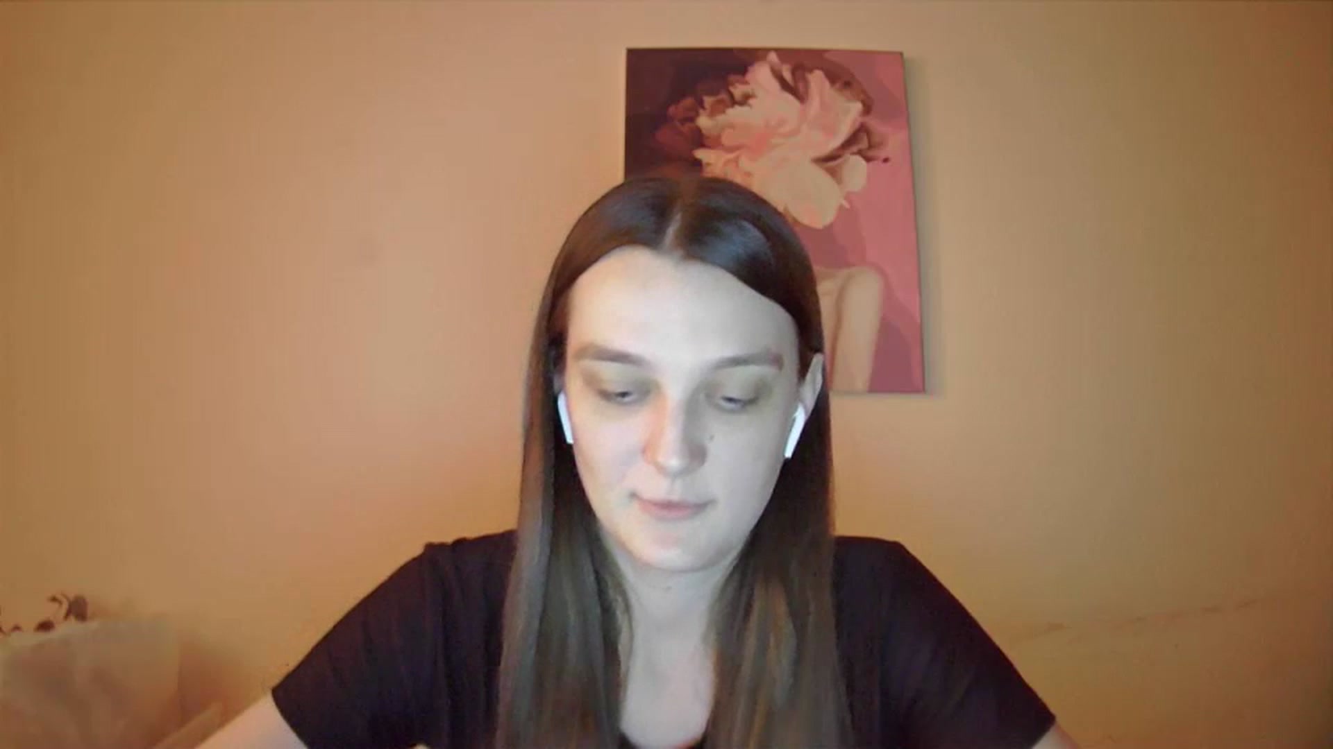 Gallery image thumbnail from Vl_Roze's myfreecams stream on, 12/19/2023, 20:03 image 9 of 20