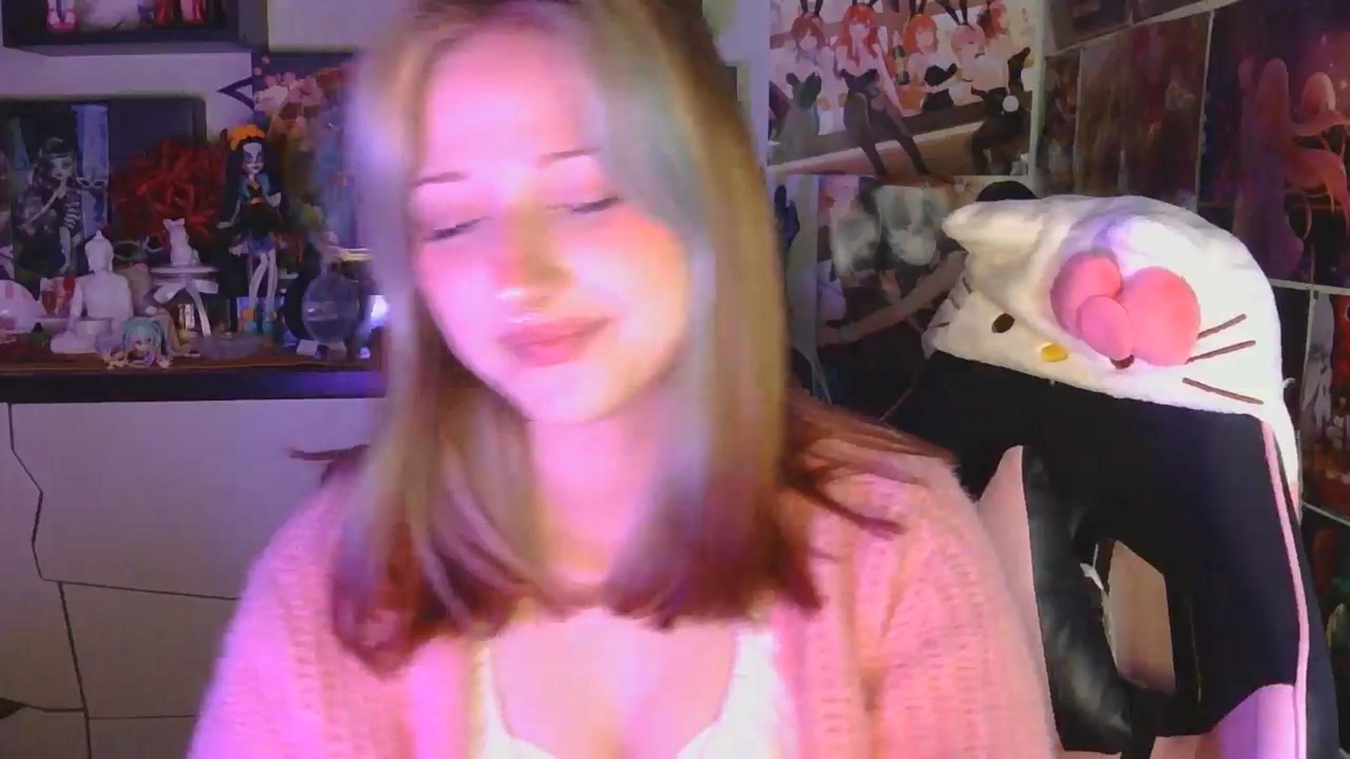 Gallery image thumbnail from VladaMoon's myfreecams stream on, 04/19/2026, 21:26 image 17 of 20