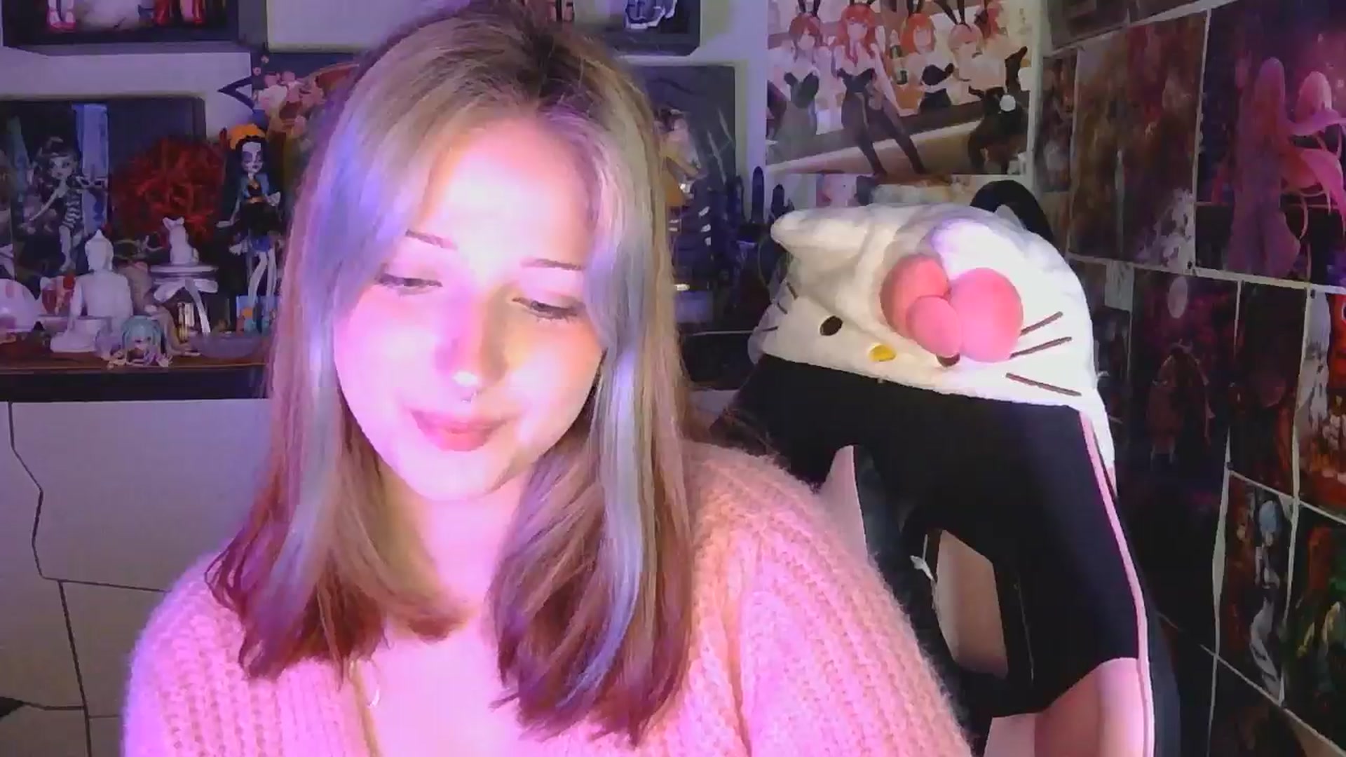 Gallery image thumbnail from VladaMoon's myfreecams stream on, 04/19/2026, 21:26 image 15 of 20