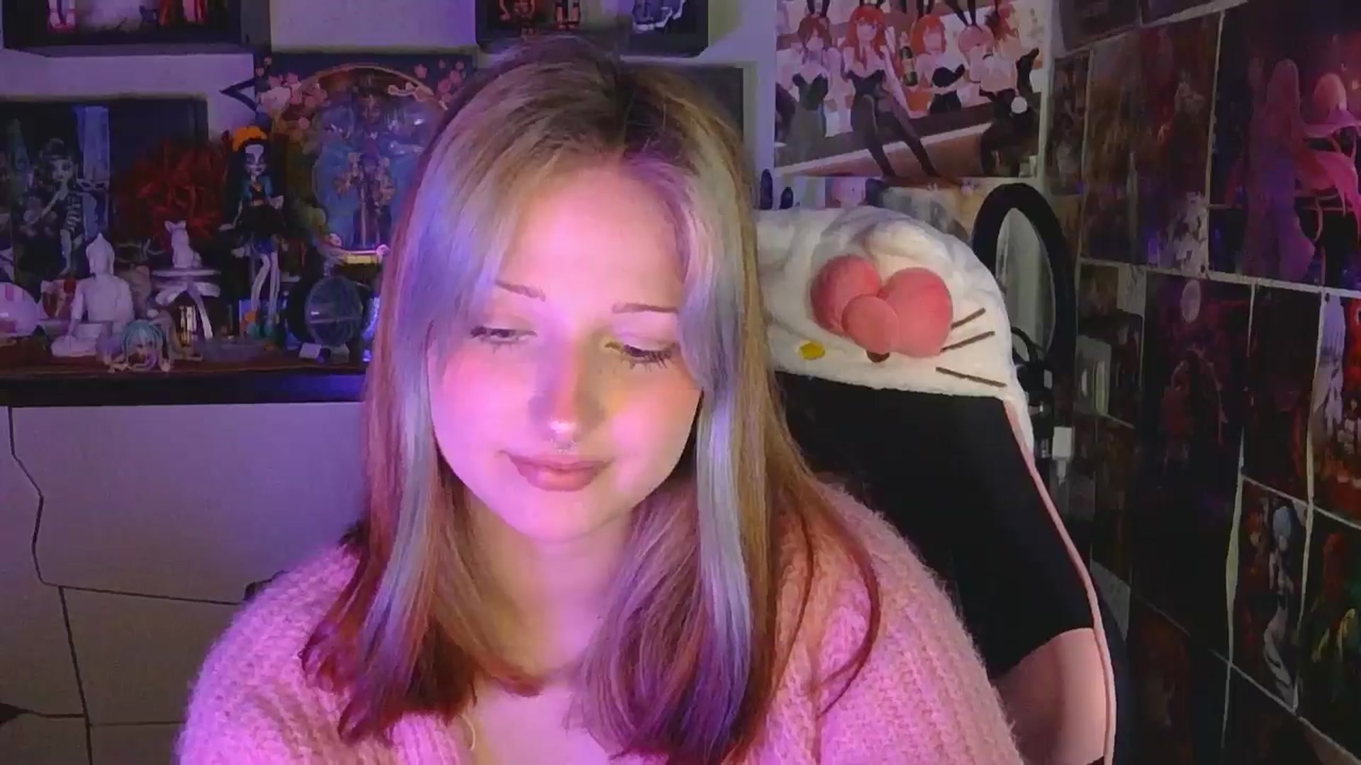 Gallery image thumbnail from VladaMoon's myfreecams stream on, 04/19/2026, 21:26 image 13 of 20