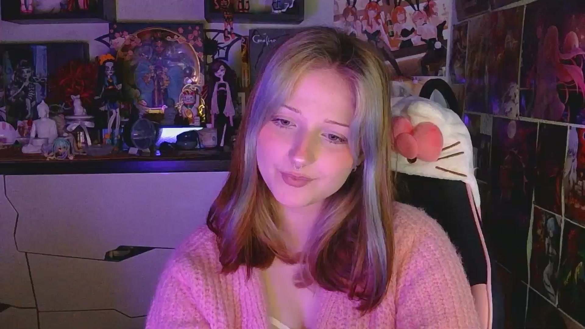 Gallery image thumbnail from VladaMoon's myfreecams stream on, 04/19/2026, 21:26 image 9 of 20