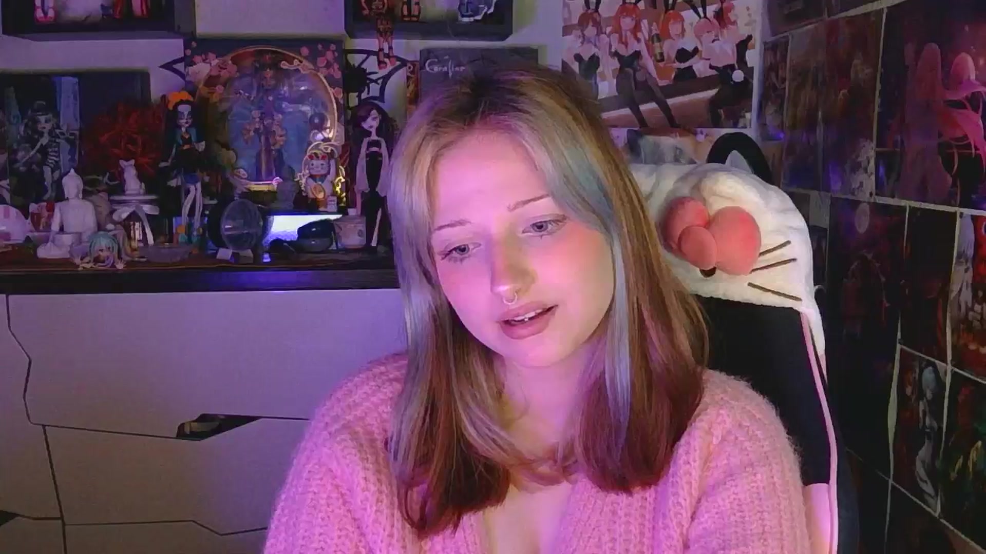 Gallery image thumbnail from VladaMoon's myfreecams stream on, 04/19/2026, 21:26 image 6 of 20