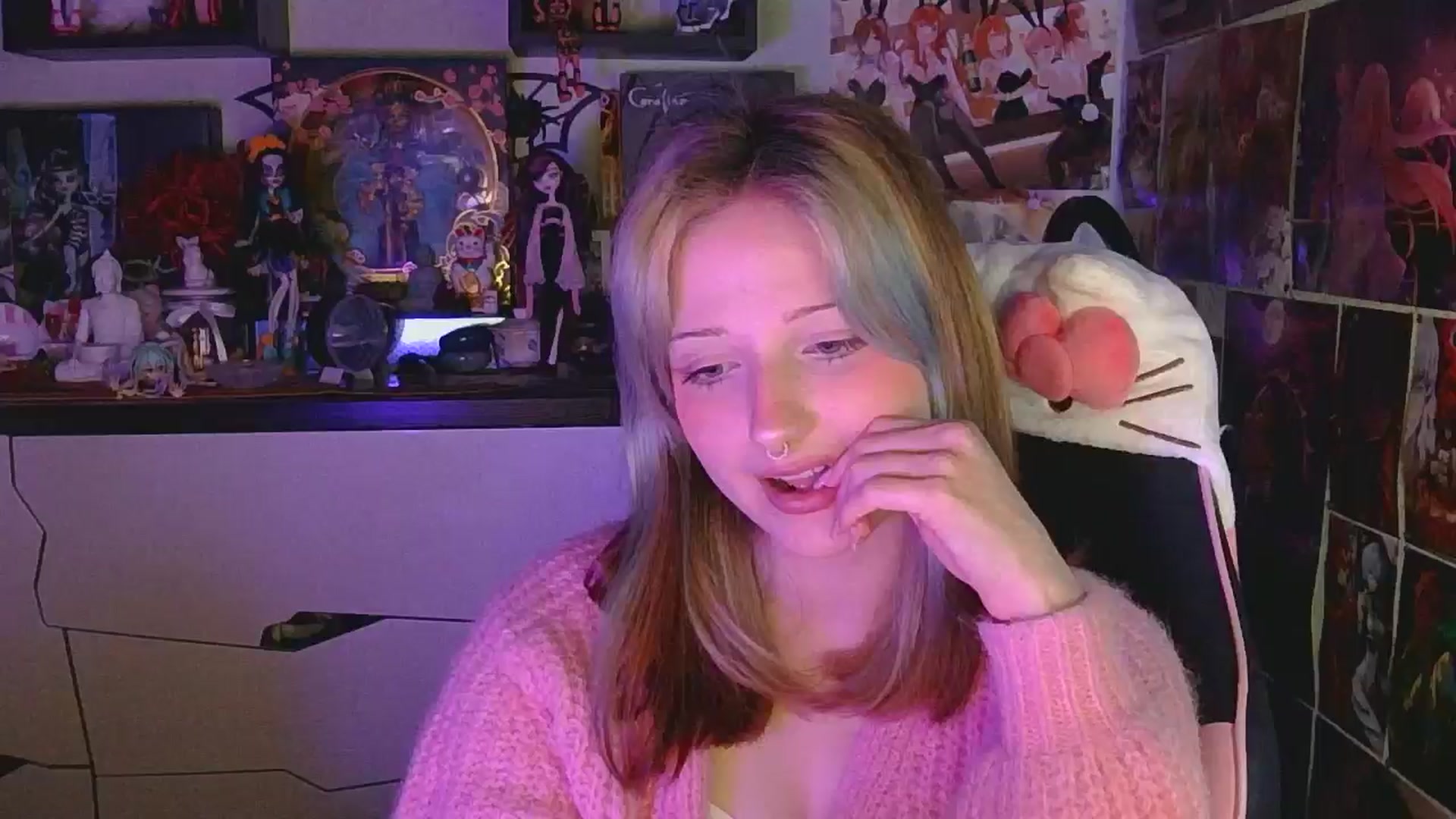 Gallery image thumbnail from VladaMoon's myfreecams stream on, 04/19/2026, 21:26 image 8 of 20