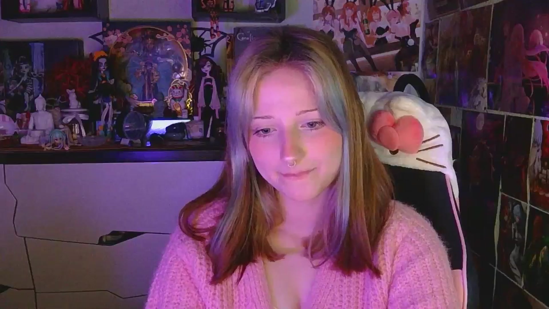 Gallery image thumbnail from VladaMoon's myfreecams stream on, 04/19/2026, 21:26 image 4 of 20