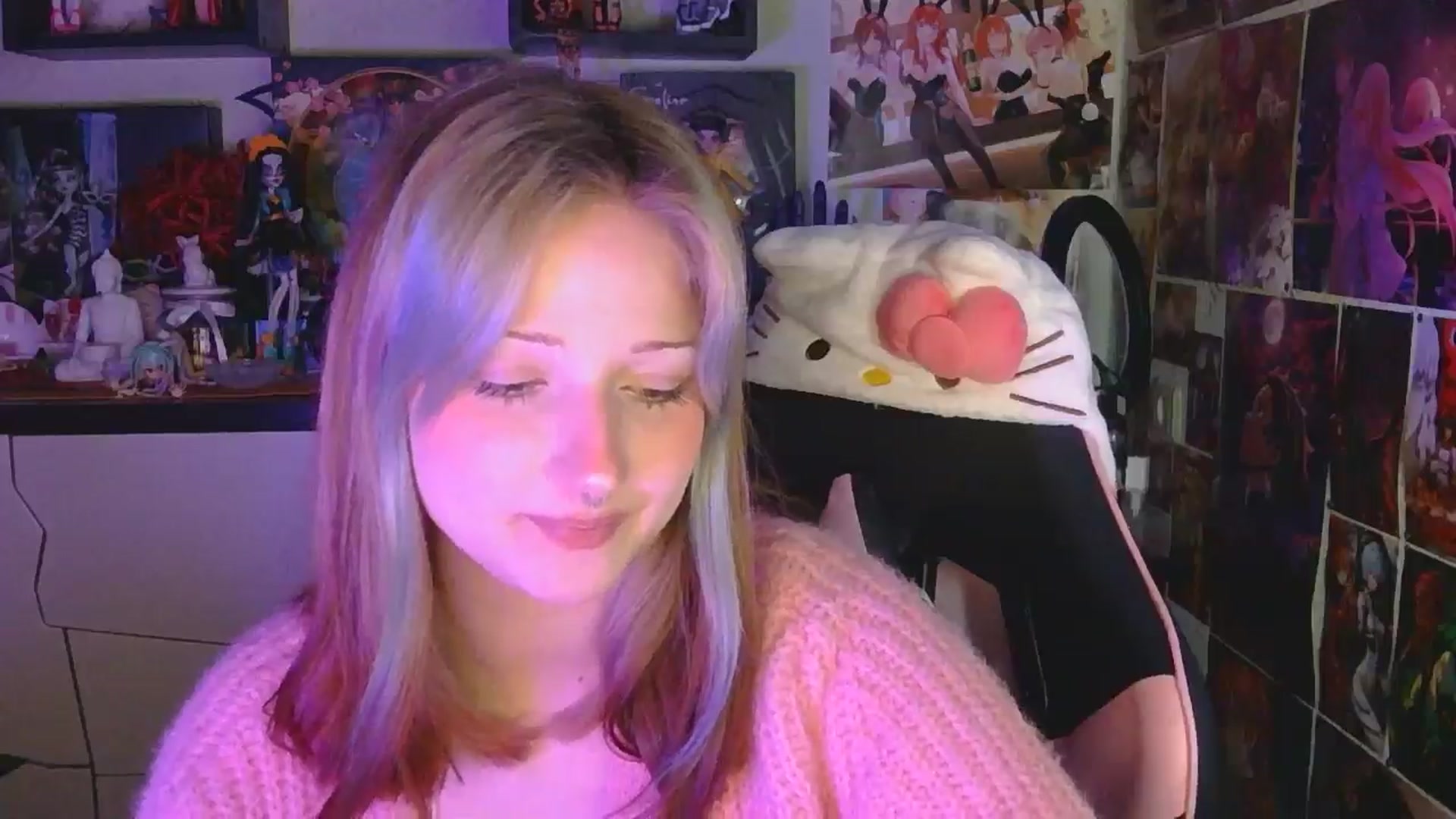Gallery image thumbnail from VladaMoon's myfreecams stream on, 04/19/2026, 21:26 image 14 of 20