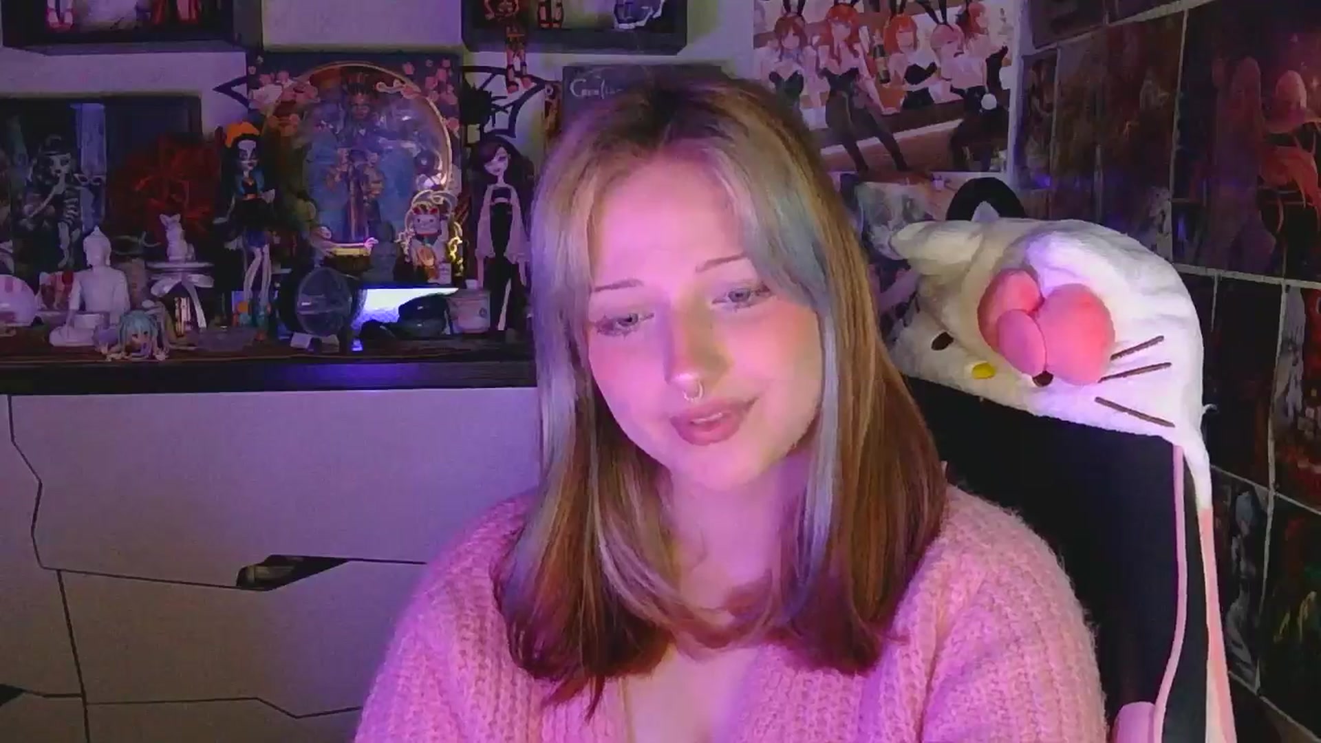 Gallery image thumbnail from VladaMoon's myfreecams stream on, 04/19/2026, 21:26 image 7 of 20