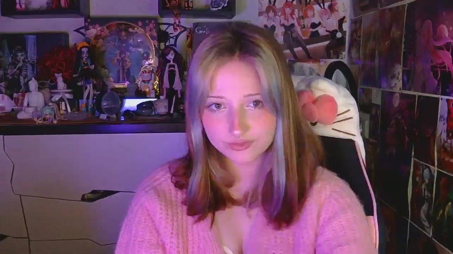 Gallery image thumbnail from VladaMoon's myfreecams stream on, 04/19/2026, 21:26 image 5 of 20