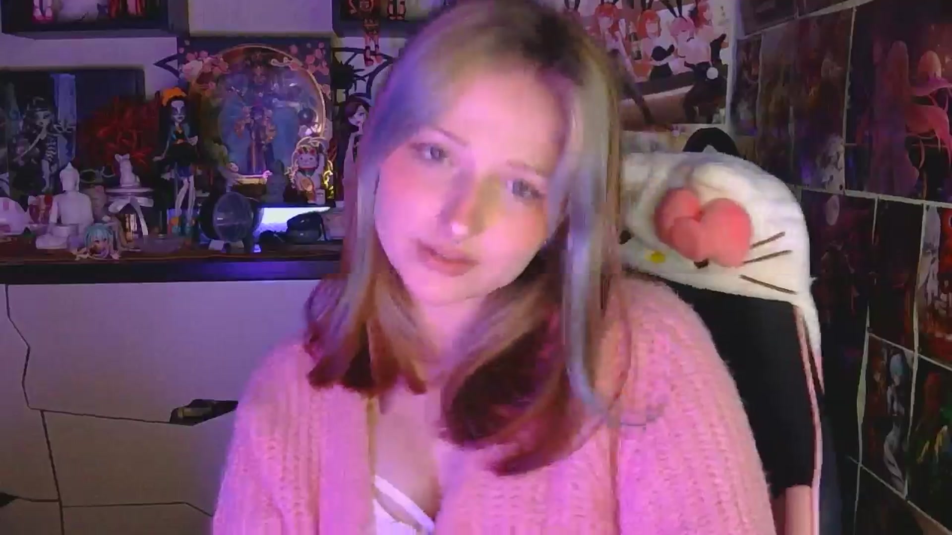 Gallery image thumbnail from VladaMoon's myfreecams stream on, 04/19/2026, 21:26 image 10 of 20