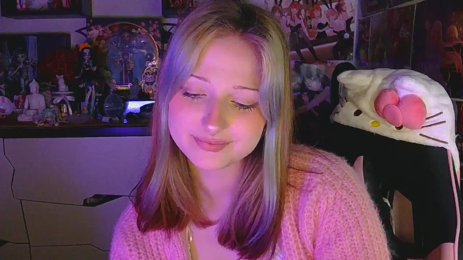 Gallery image thumbnail from VladaMoon's myfreecams stream on, 04/19/2026, 21:26 image 18 of 20