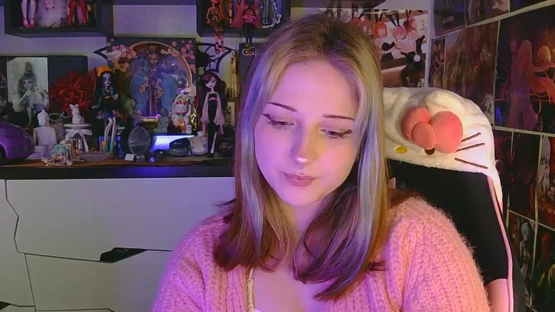 Gallery image thumbnail from VladaMoon's myfreecams stream on, 04/20/2026, 14:20 image 10 of 20
