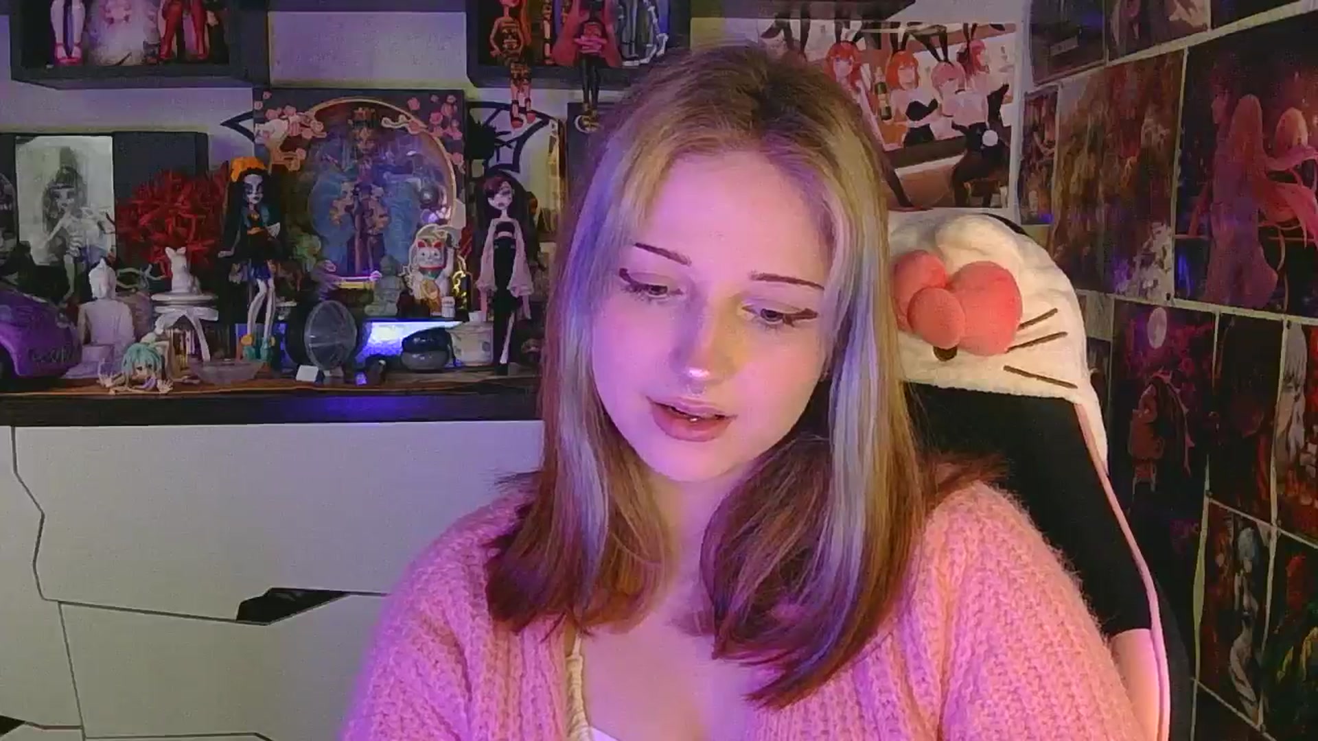 Gallery image thumbnail from VladaMoon's myfreecams stream on, 04/20/2026, 14:20 image 6 of 20