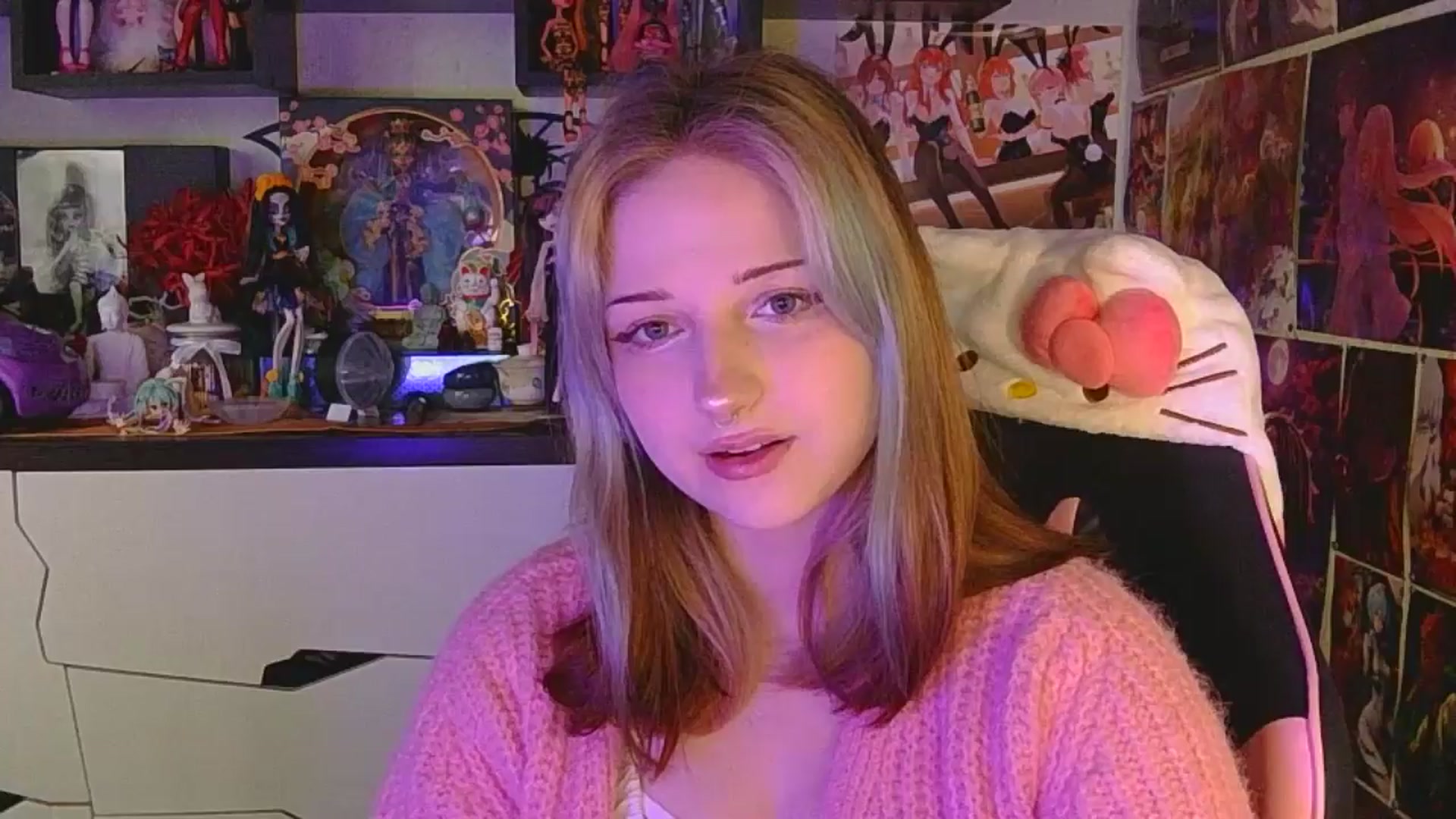 Gallery image thumbnail from VladaMoon's myfreecams stream on, 04/20/2026, 14:20 image 1 of 20