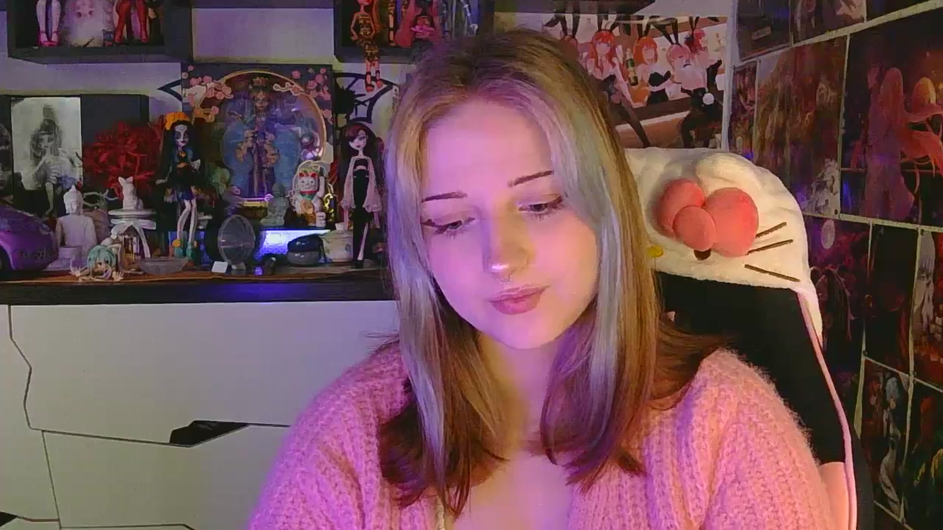 Gallery image thumbnail from VladaMoon's myfreecams stream on, 04/20/2026, 14:20 image 4 of 20