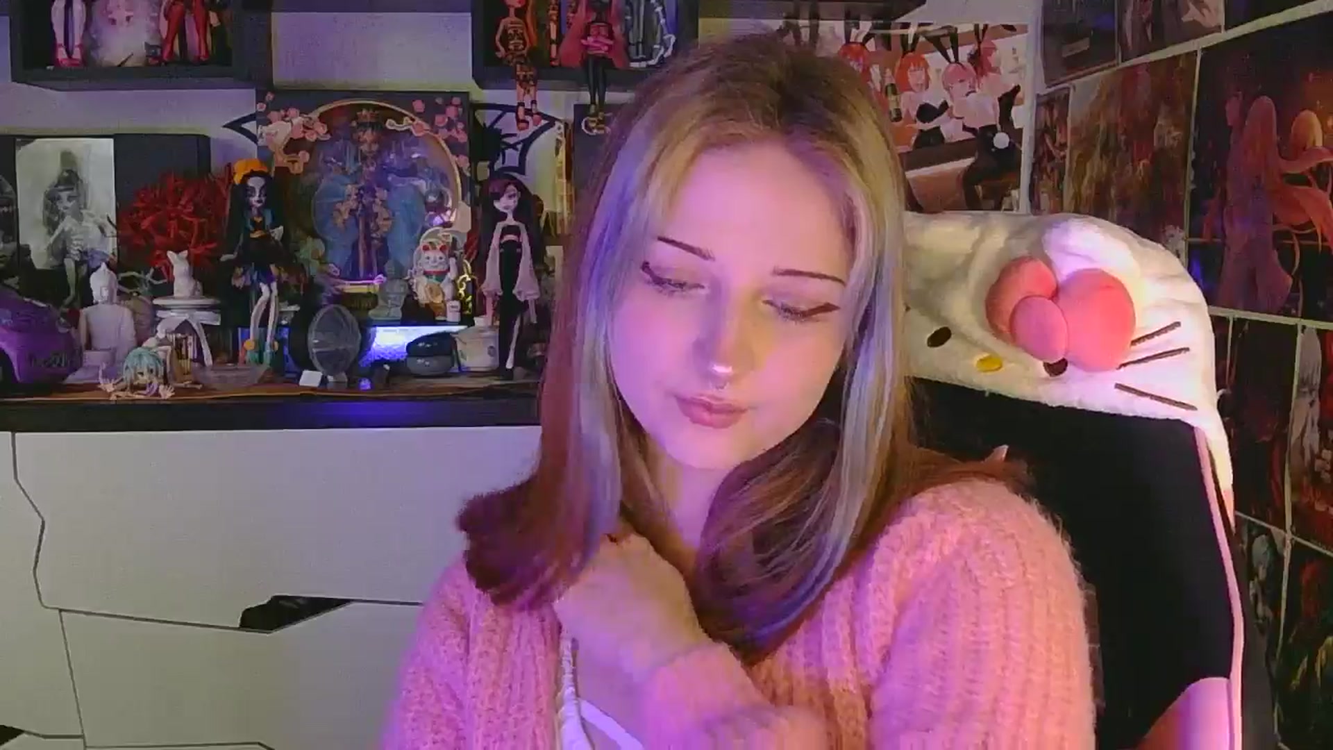 Gallery image thumbnail from VladaMoon's myfreecams stream on, 04/20/2026, 14:20 image 5 of 20