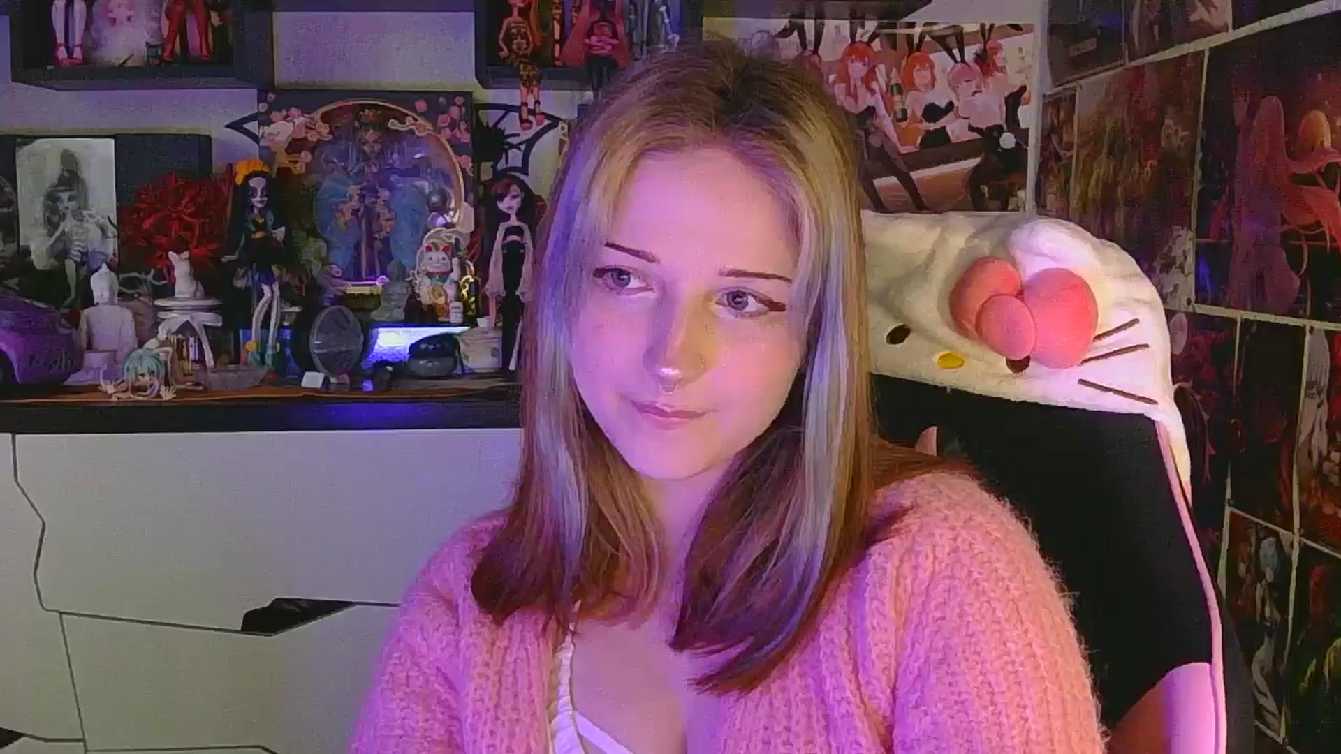 Gallery image thumbnail from VladaMoon's myfreecams stream on, 04/20/2026, 14:20 image 8 of 20
