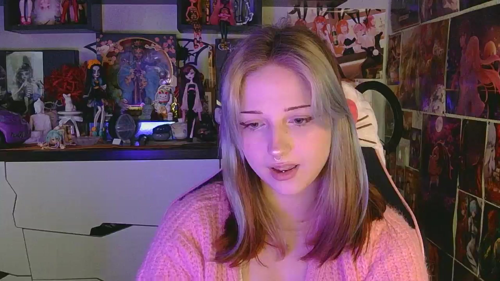 Gallery image thumbnail from VladaMoon's myfreecams stream on, 04/20/2026, 14:20 image 15 of 20