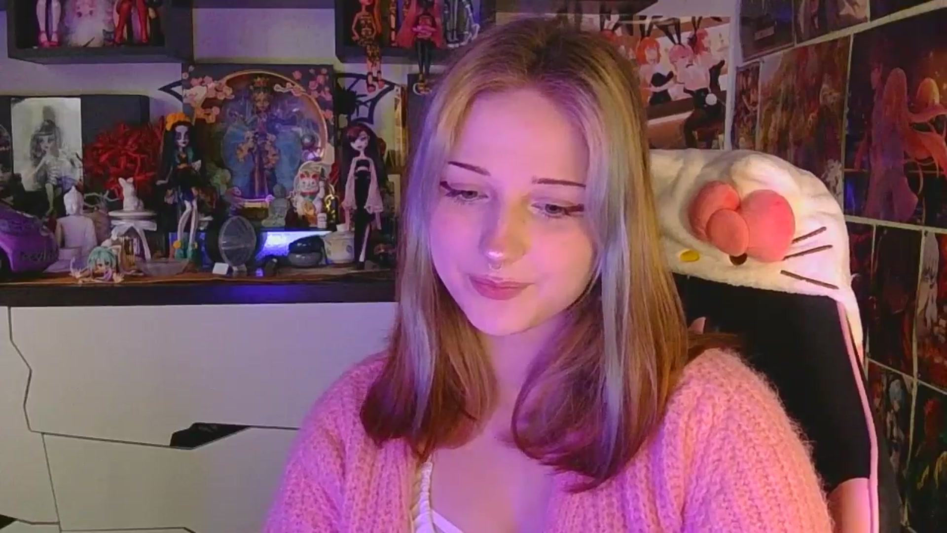 Gallery image thumbnail from VladaMoon's myfreecams stream on, 04/20/2026, 14:20 image 3 of 20