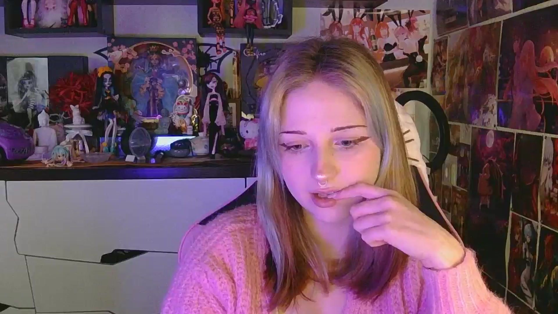 Gallery image thumbnail from VladaMoon's myfreecams stream on, 04/20/2026, 14:20 image 12 of 20