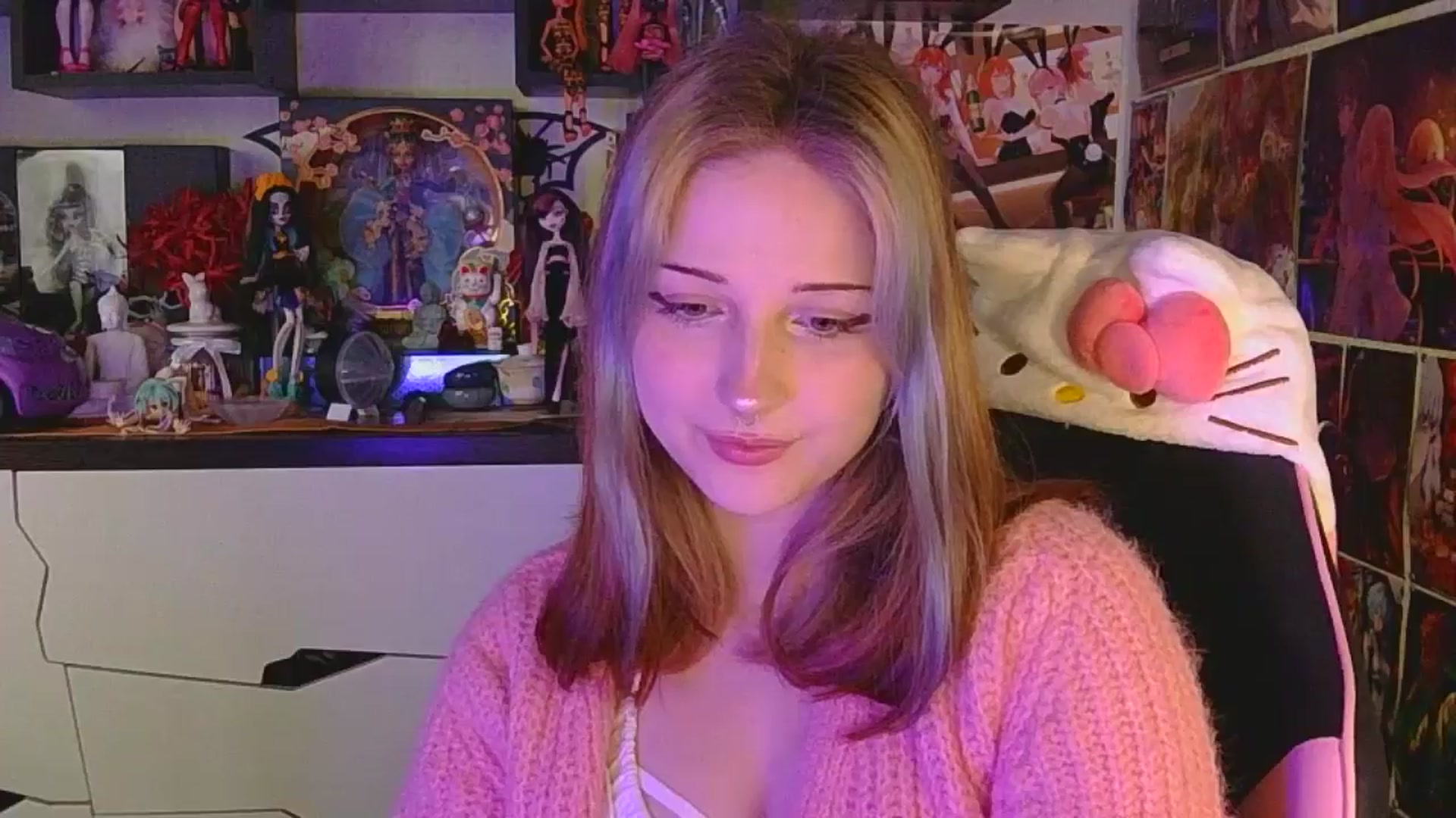 Gallery image thumbnail from VladaMoon's myfreecams stream on, 04/20/2026, 14:20 image 2 of 20