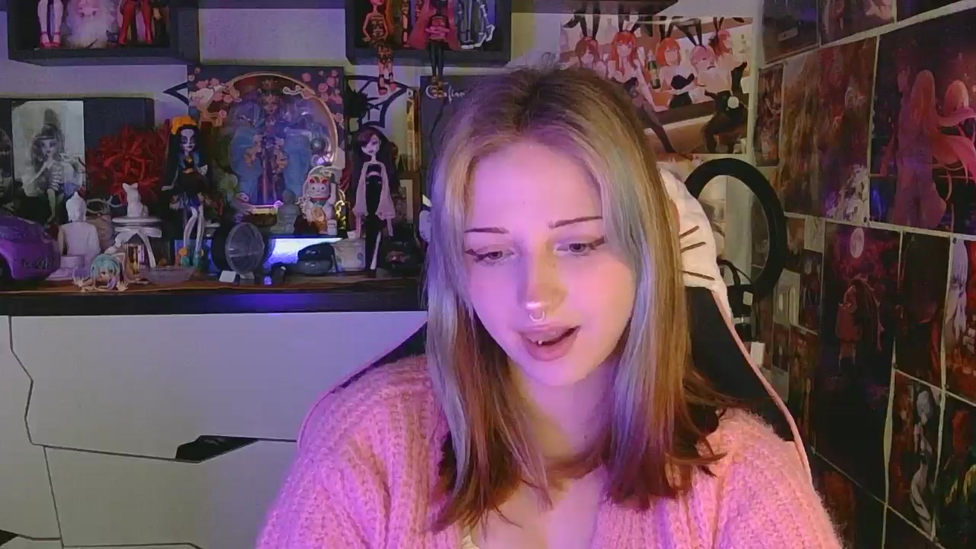 Gallery image thumbnail from VladaMoon's myfreecams stream on, 04/20/2026, 14:20 image 14 of 20