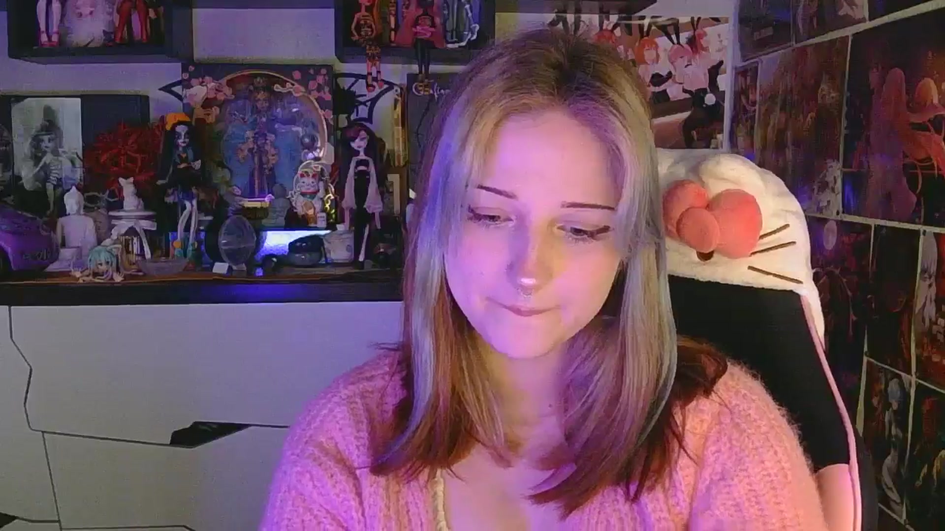 Gallery image thumbnail from VladaMoon's myfreecams stream on, 04/20/2026, 14:20 image 16 of 20