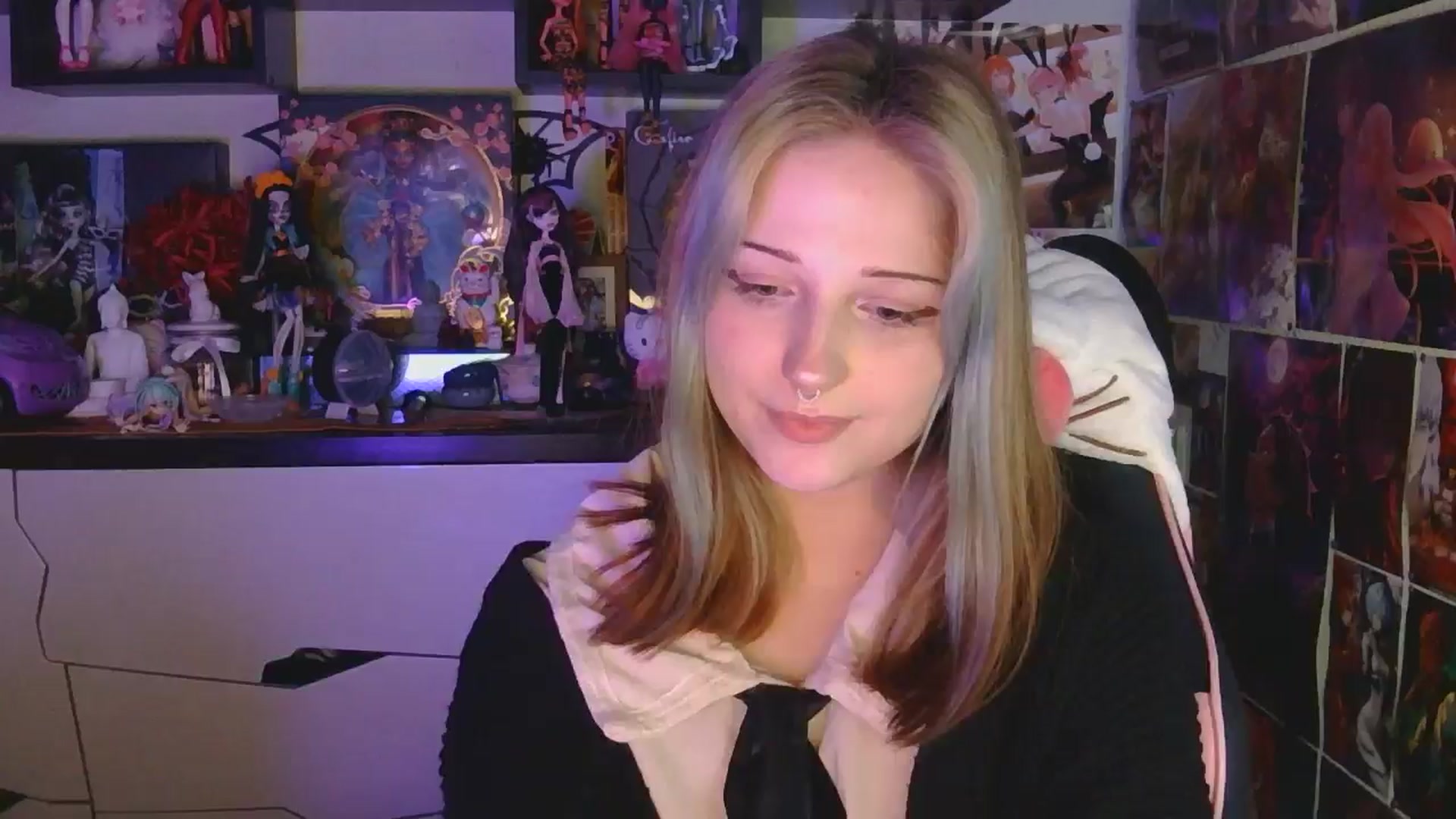 Gallery image thumbnail from VladaMoon's myfreecams stream on, 04/20/2026, 23:04 image 1 of 20