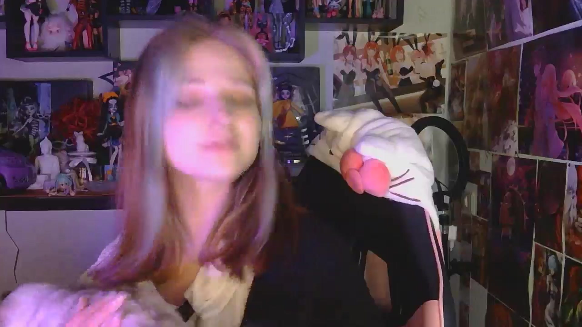 Gallery image thumbnail from VladaMoon's myfreecams stream on, 04/20/2026, 23:04 image 19 of 20