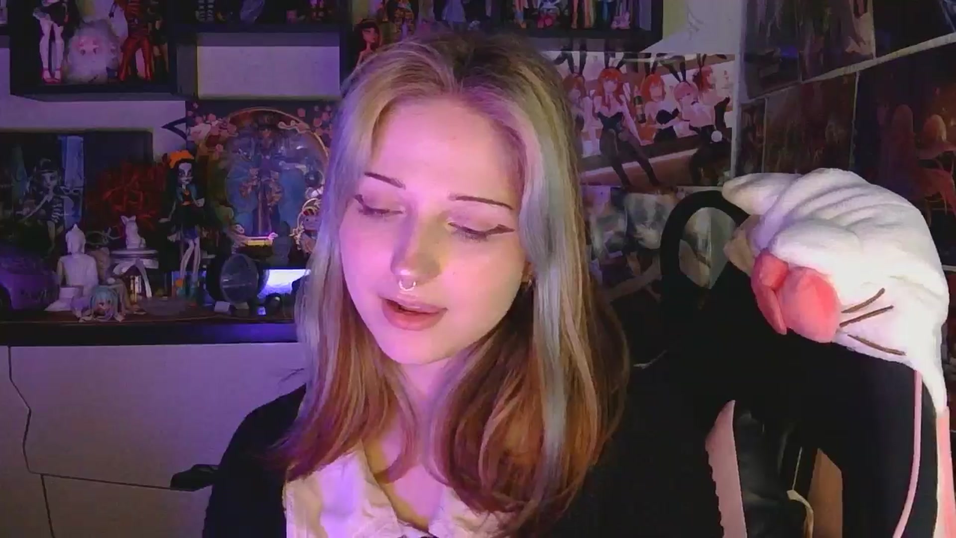 Gallery image thumbnail from VladaMoon's myfreecams stream on, 04/20/2026, 23:04 image 7 of 20