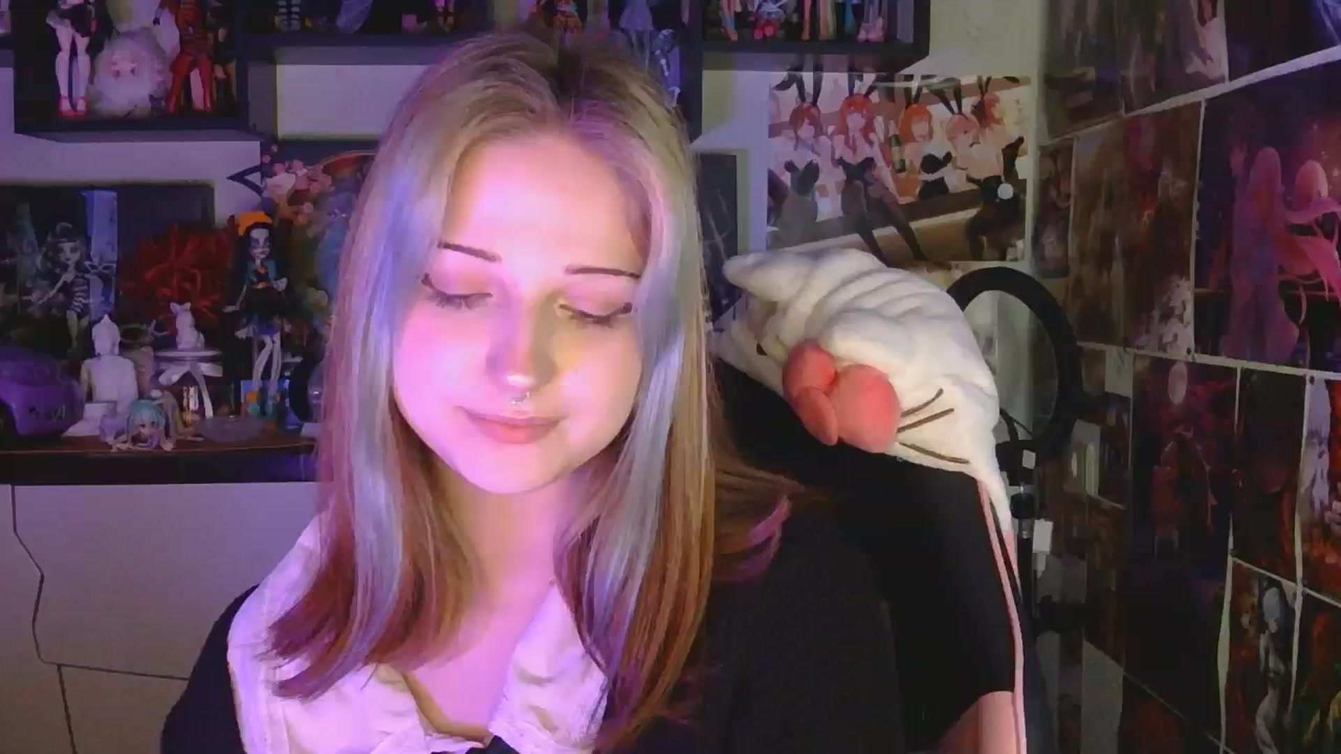 Gallery image thumbnail from VladaMoon's myfreecams stream on, 04/20/2026, 23:04 image 18 of 20