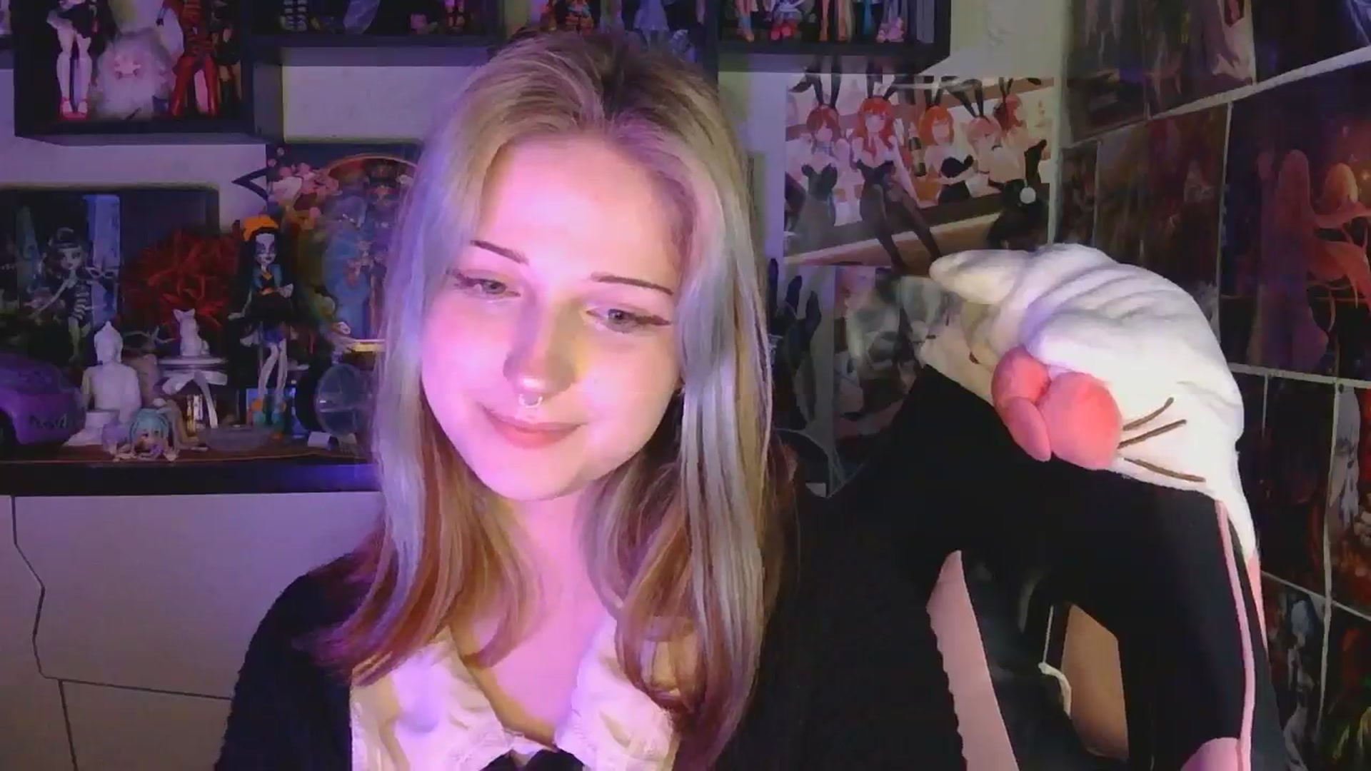 Gallery image thumbnail from VladaMoon's myfreecams stream on, 04/20/2026, 23:04 image 4 of 20