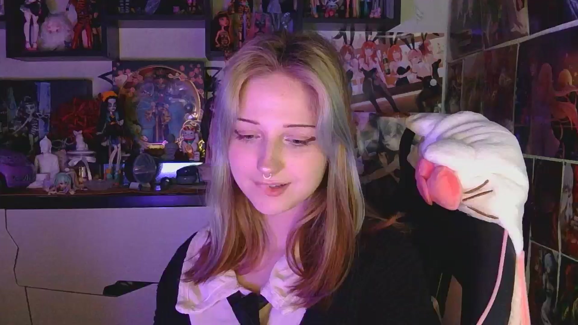 Gallery image thumbnail from VladaMoon's myfreecams stream on, 04/20/2026, 23:04 image 9 of 20