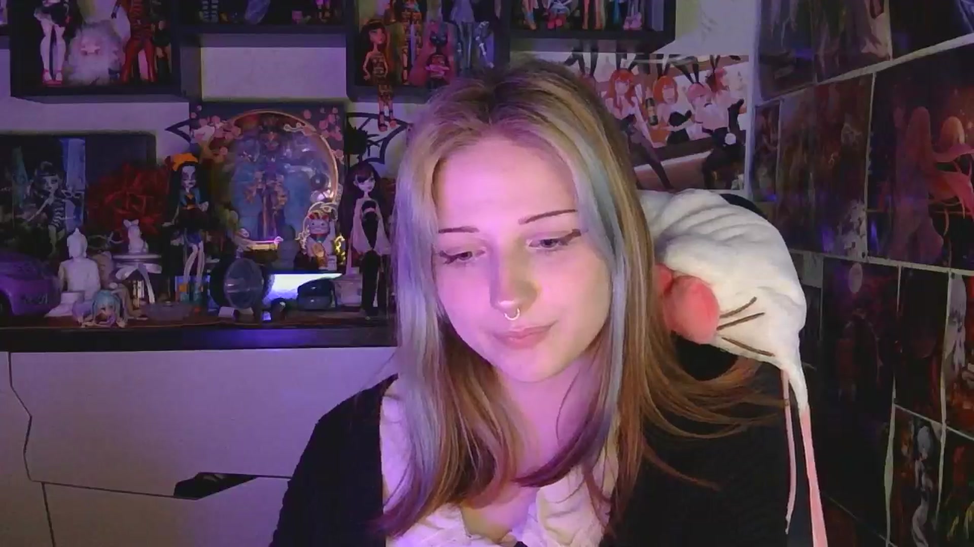 Gallery image thumbnail from VladaMoon's myfreecams stream on, 04/20/2026, 23:04 image 15 of 20