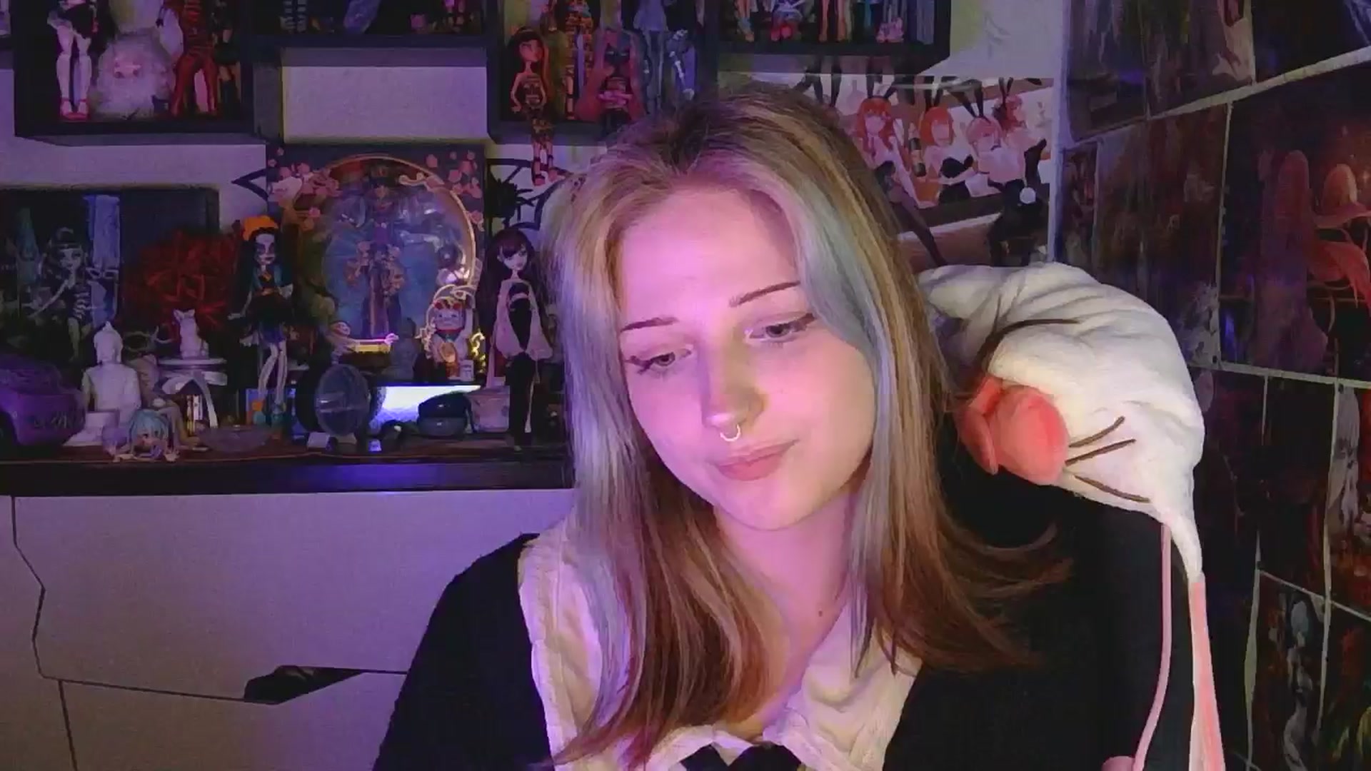 Gallery image thumbnail from VladaMoon's myfreecams stream on, 04/20/2026, 23:04 image 8 of 20
