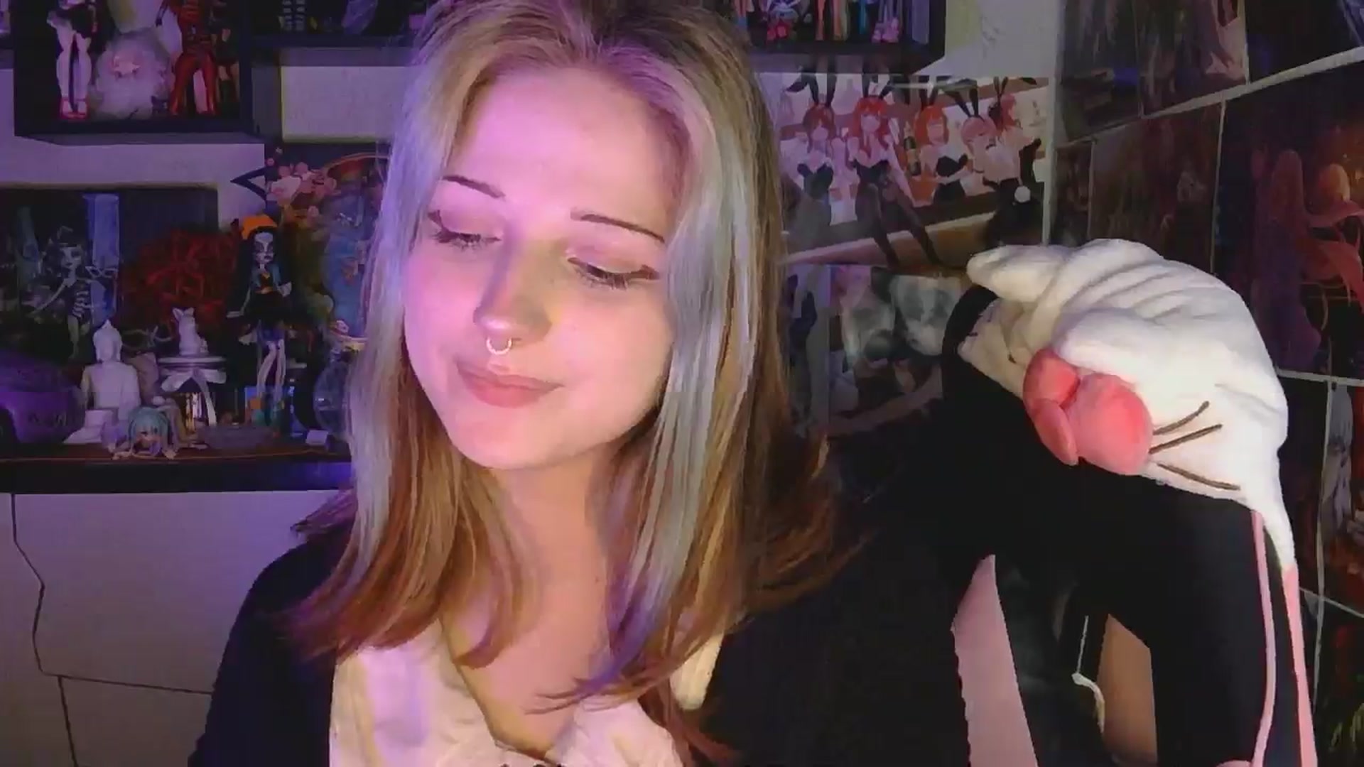 Gallery image thumbnail from VladaMoon's myfreecams stream on, 04/20/2026, 23:04 image 3 of 20