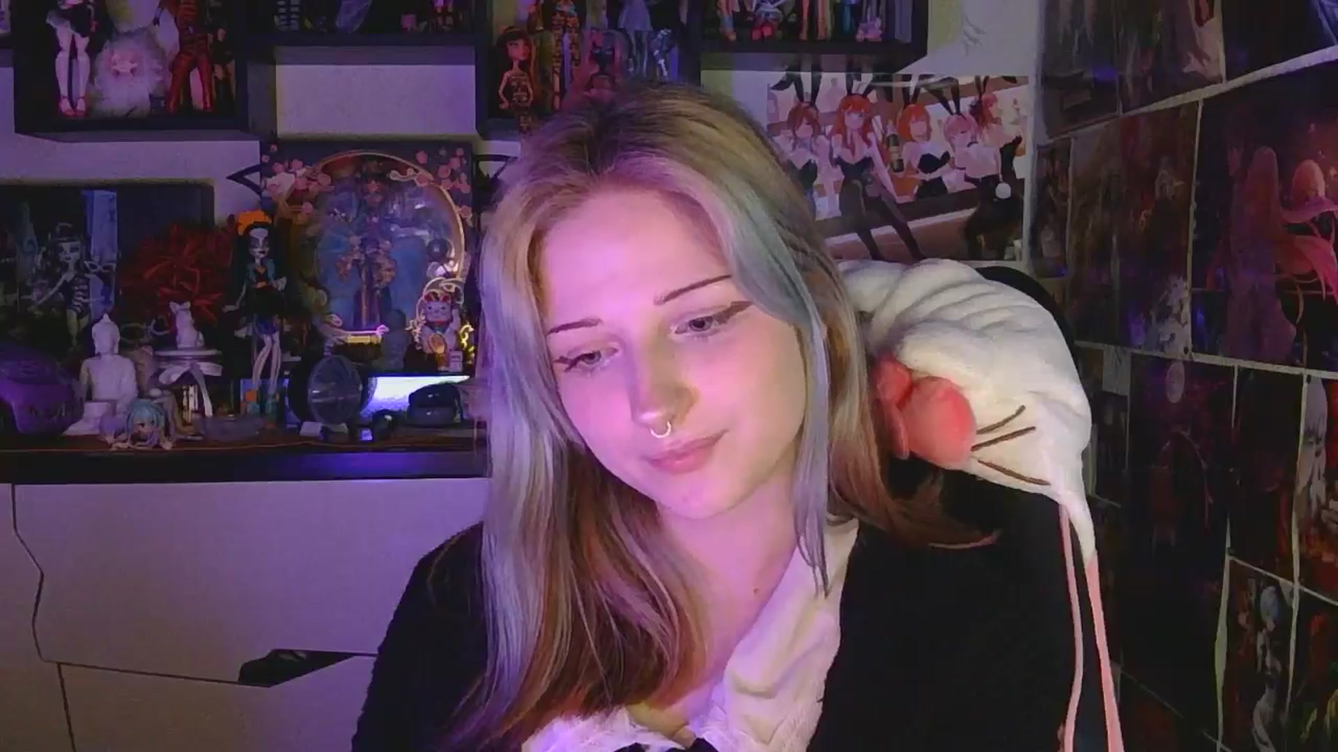 Gallery image thumbnail from VladaMoon's myfreecams stream on, 04/20/2026, 23:04 image 14 of 20