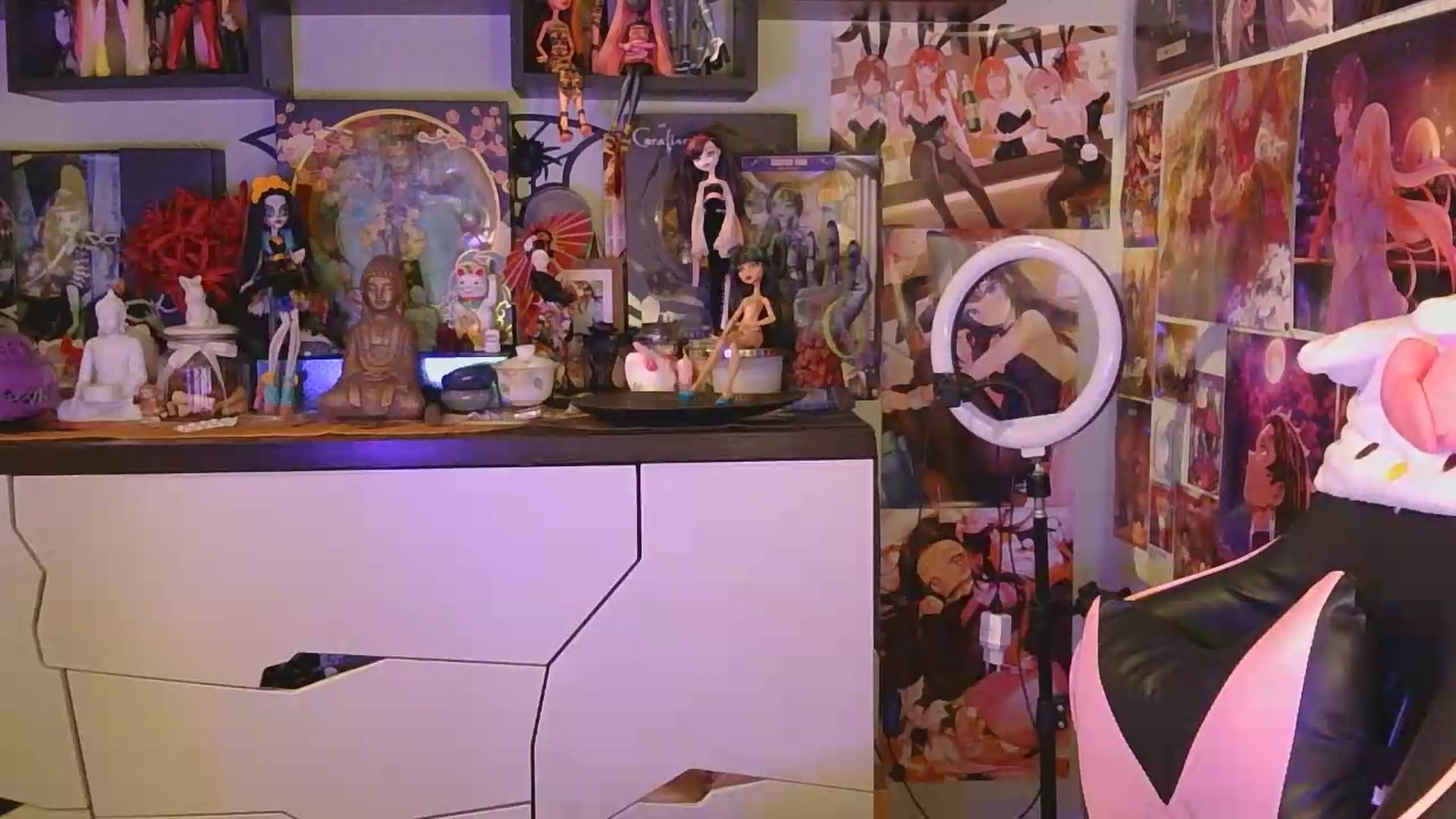 Gallery image thumbnail from VladaMoon's myfreecams stream on, 05/03/2026, 21:17 image 18 of 20