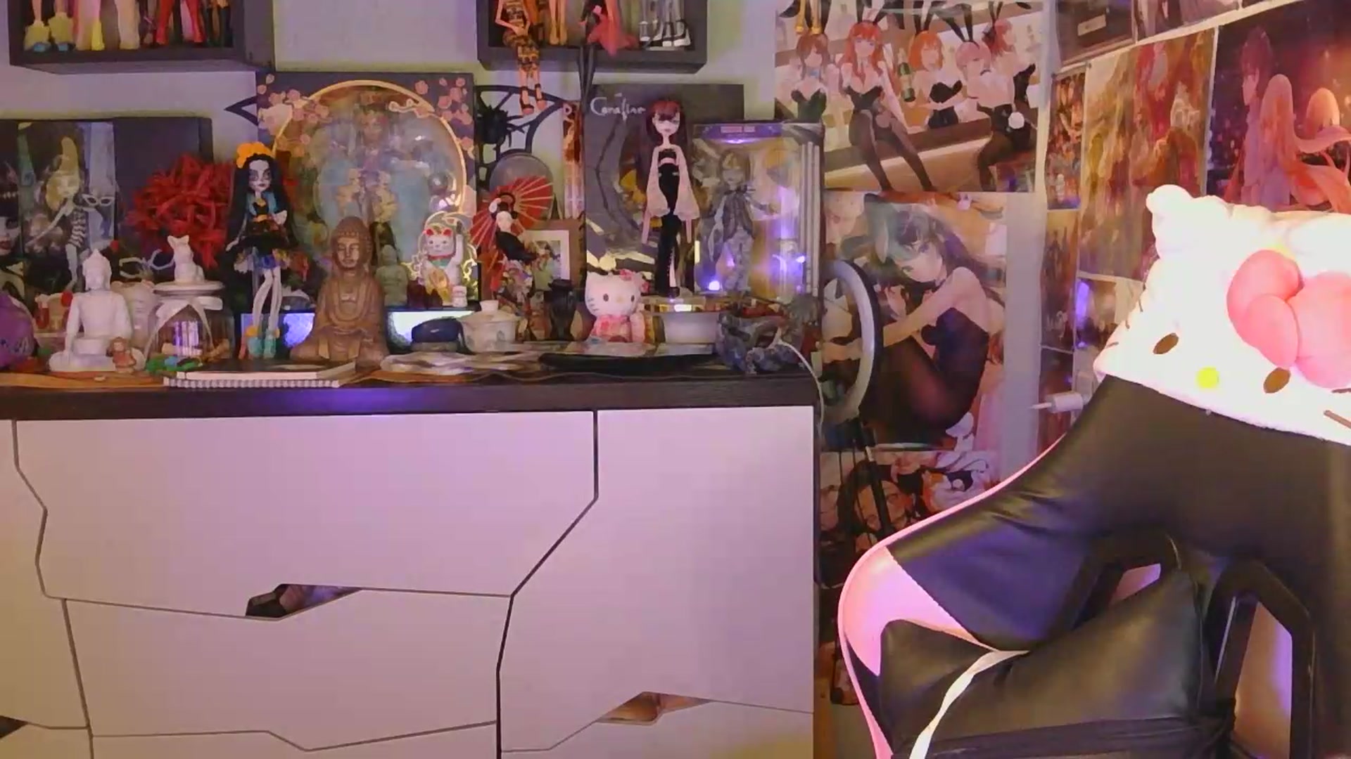 Gallery image thumbnail from VladaMoon's myfreecams stream on, 05/20/2026, 21:49 image 11 of 20