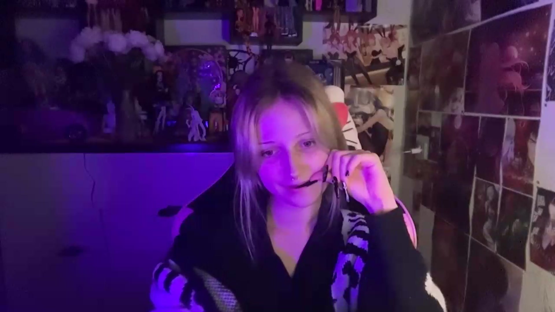 Gallery image thumbnail from VladaMoon's myfreecams stream on, 06/08/2026, 20:11 image 12 of 20