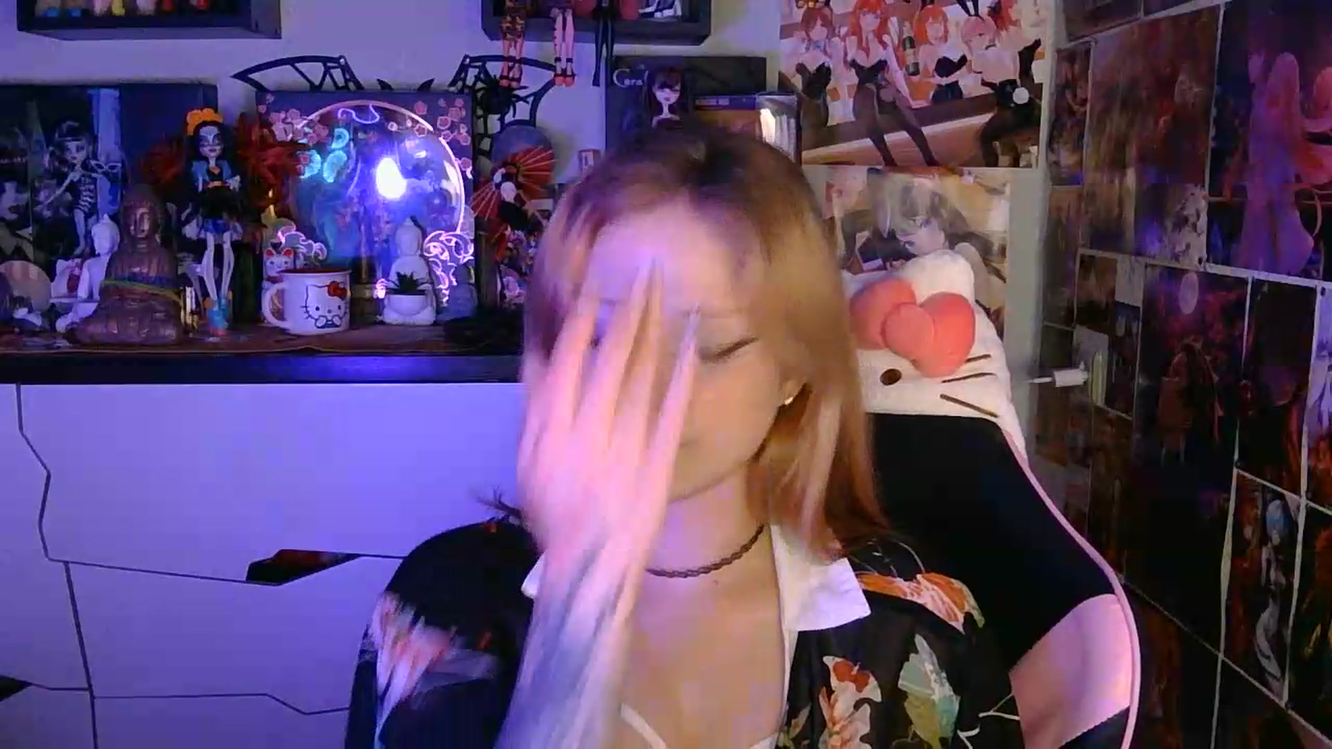 Gallery image thumbnail from VladaMoon's myfreecams stream on, 06/24/2026, 20:50 image 12 of 20